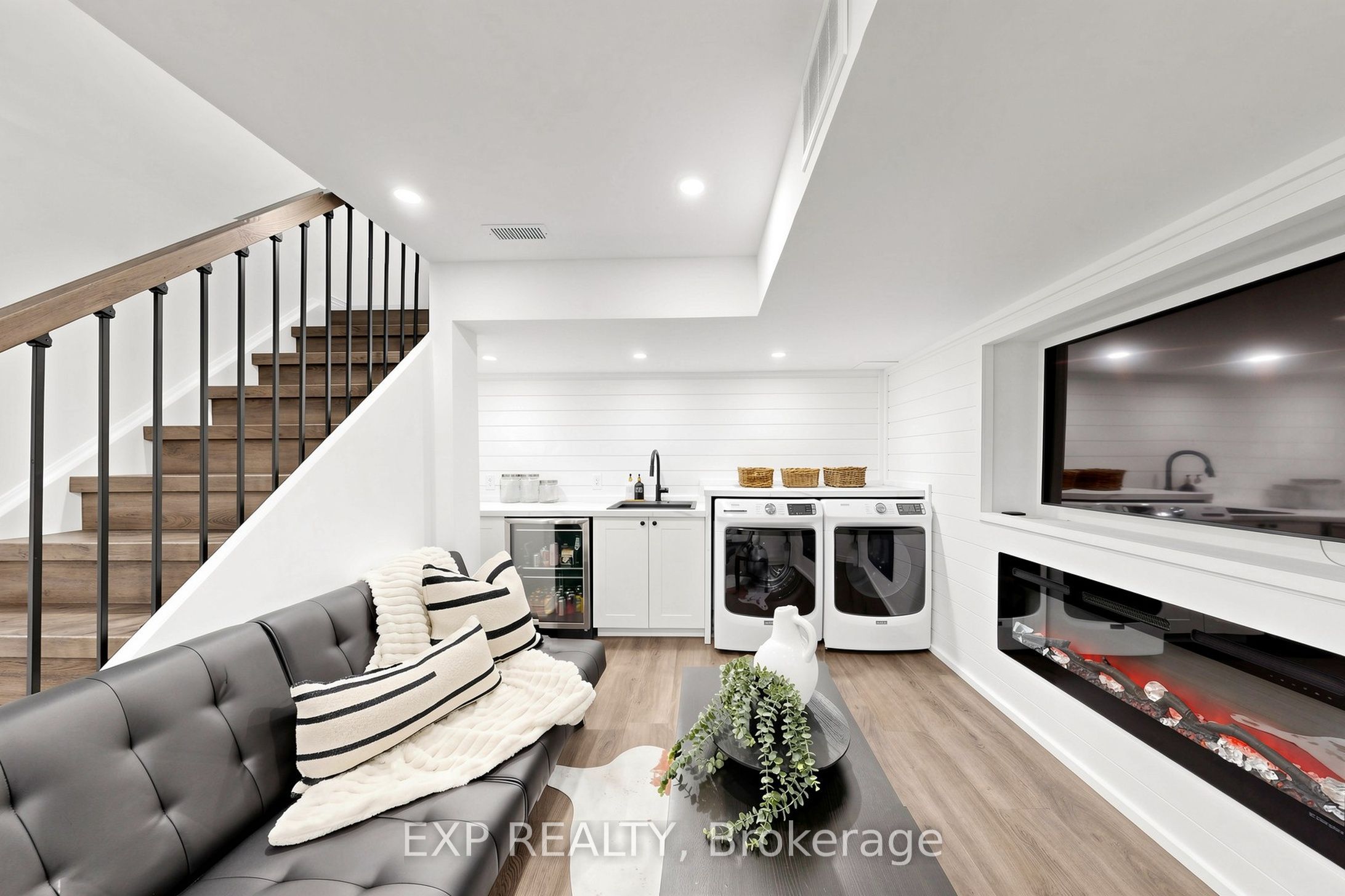 75 Cornell Centre Boulevard Property Photo 19