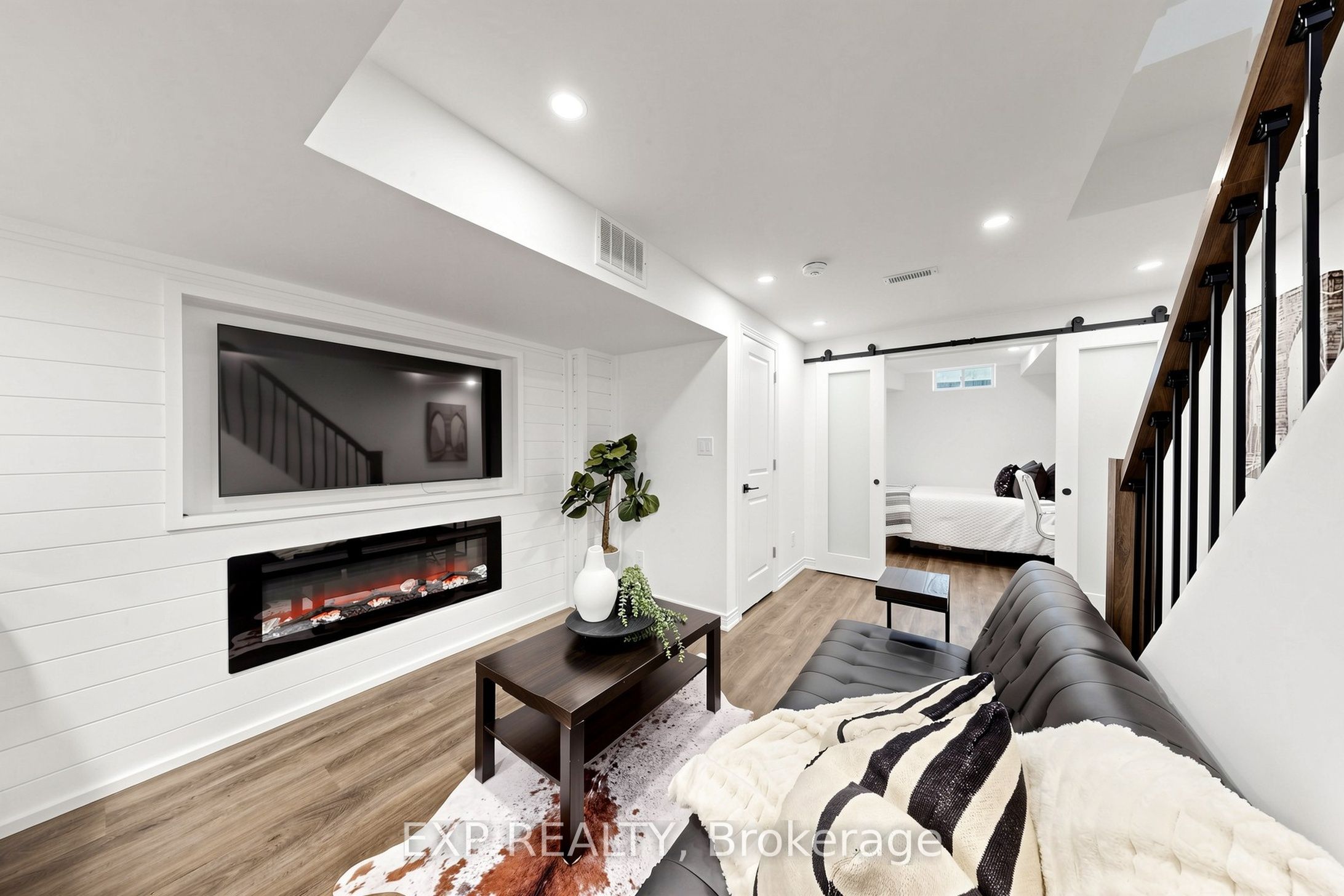 75 Cornell Centre Boulevard Property Photo 20