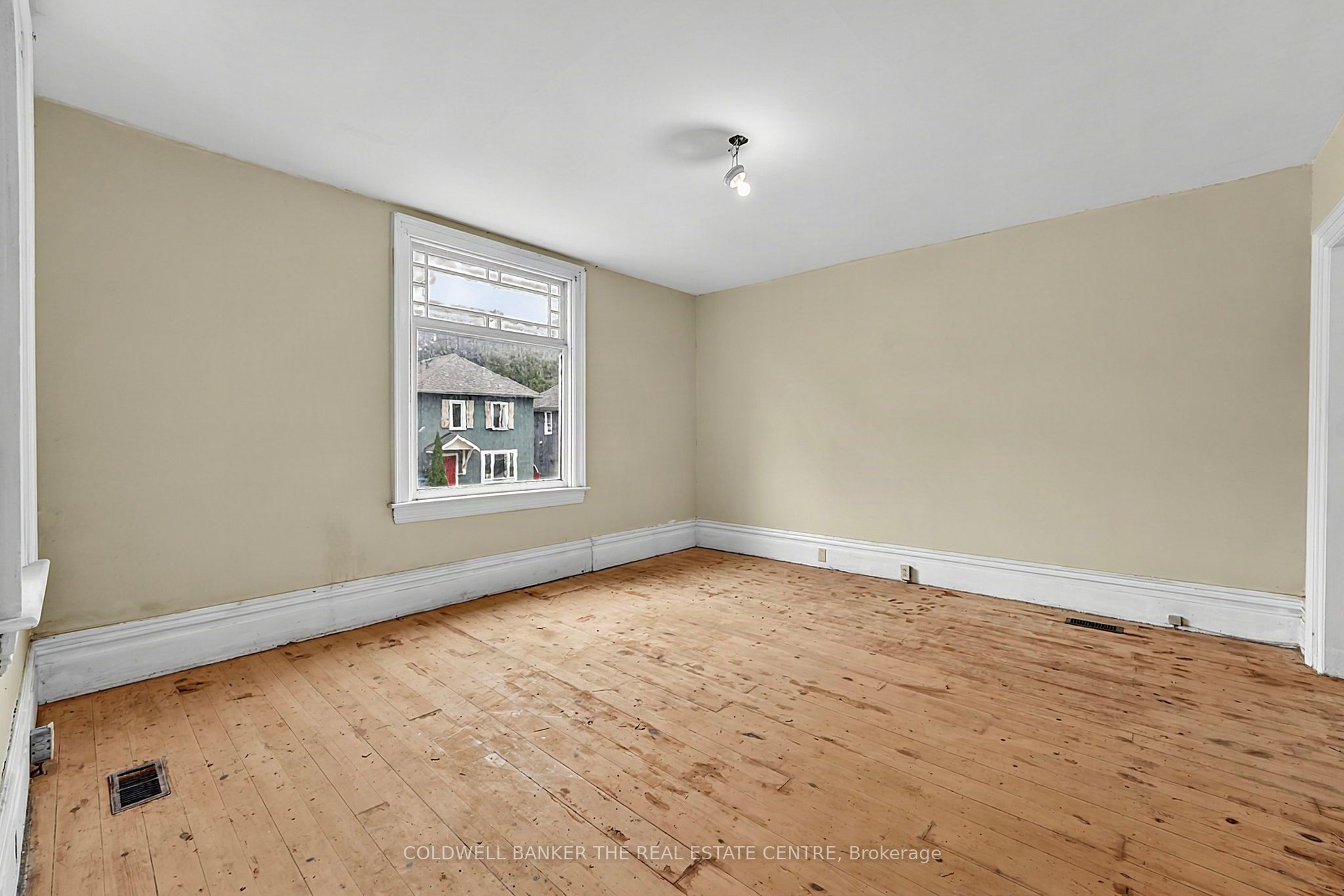 592 Gorham Street Property Photo 7