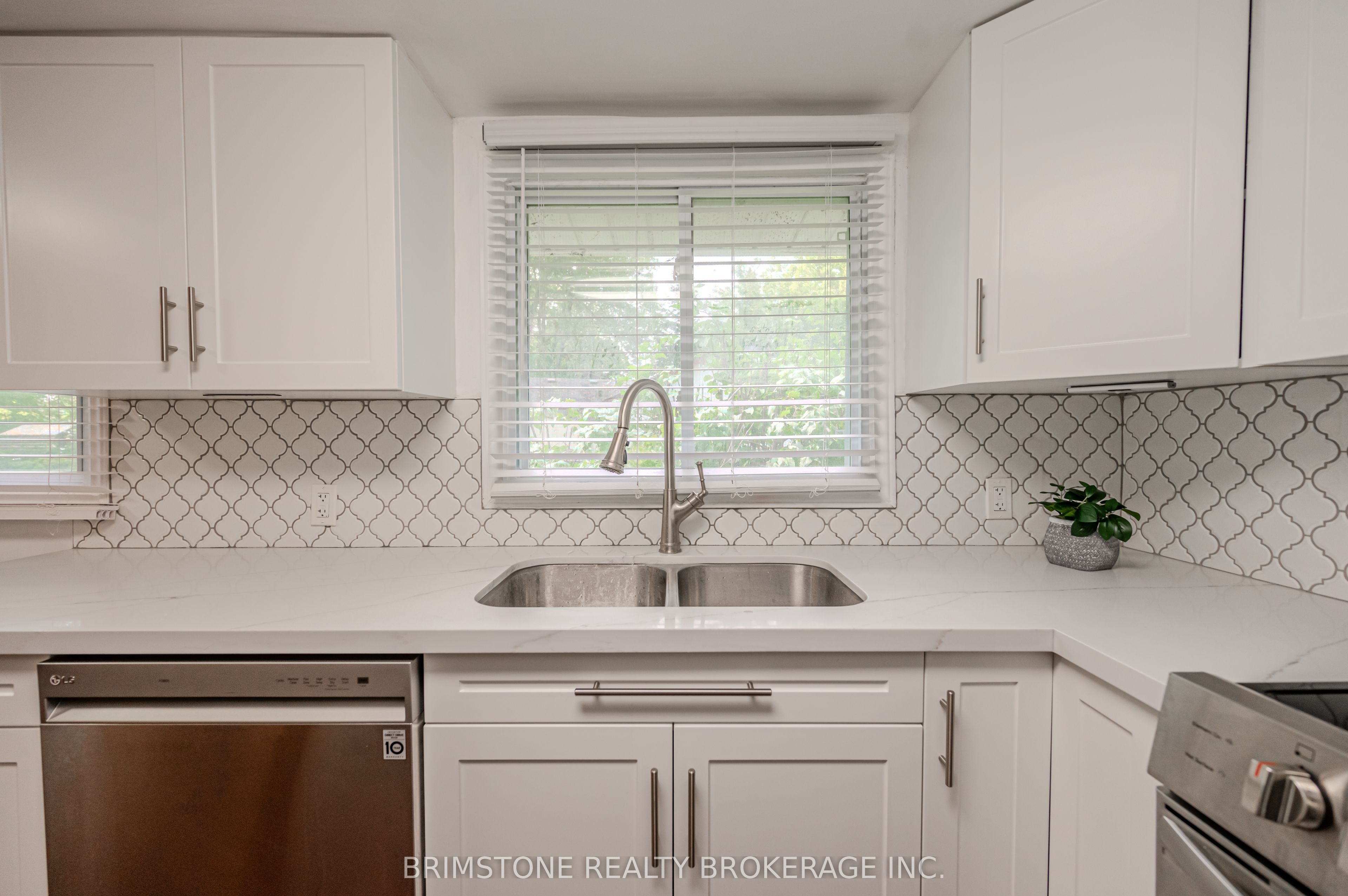 3923 Algonquin Avenue Property Photo 8