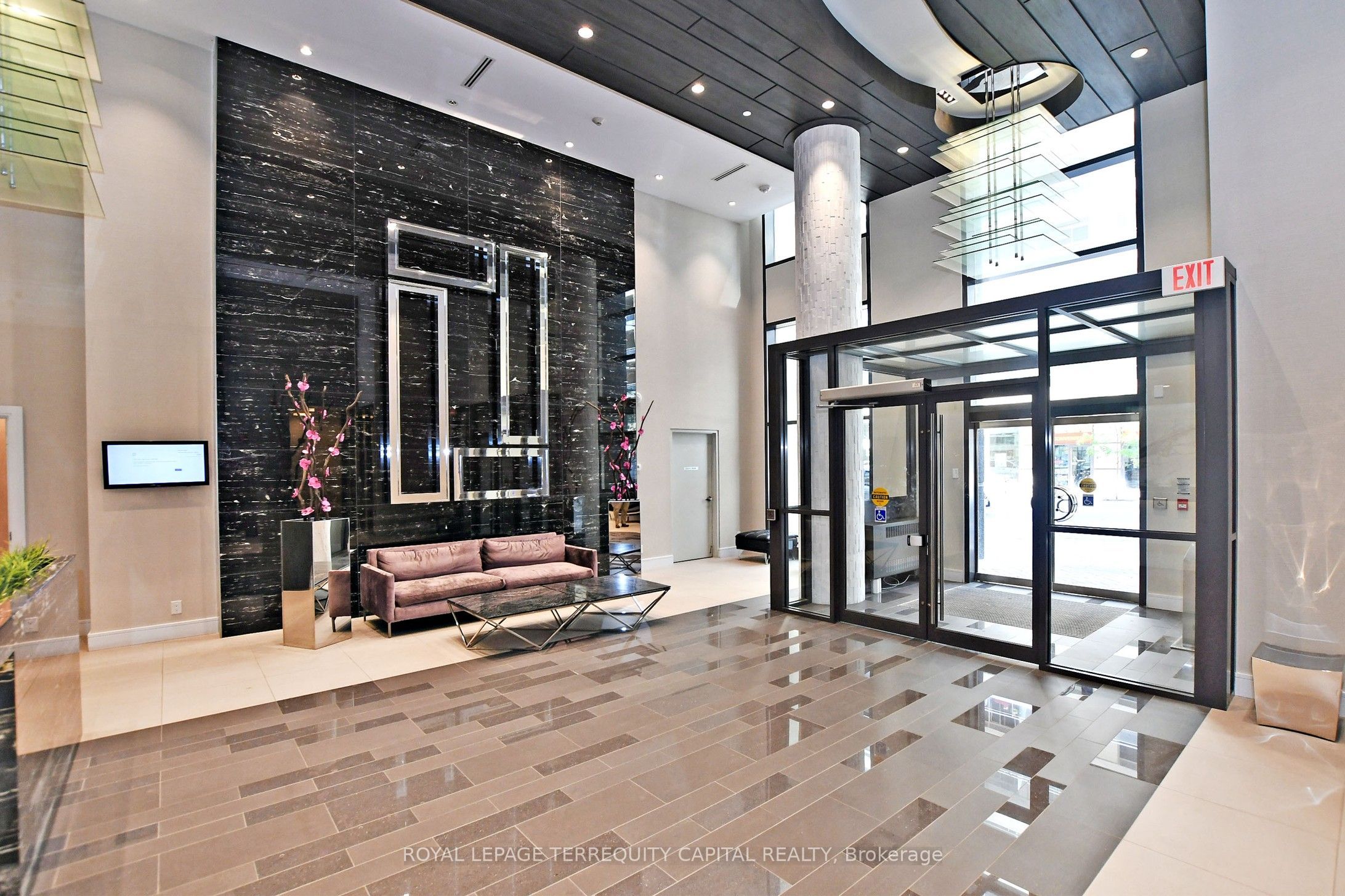 9199 Yonge Street 505 Property Photo 3