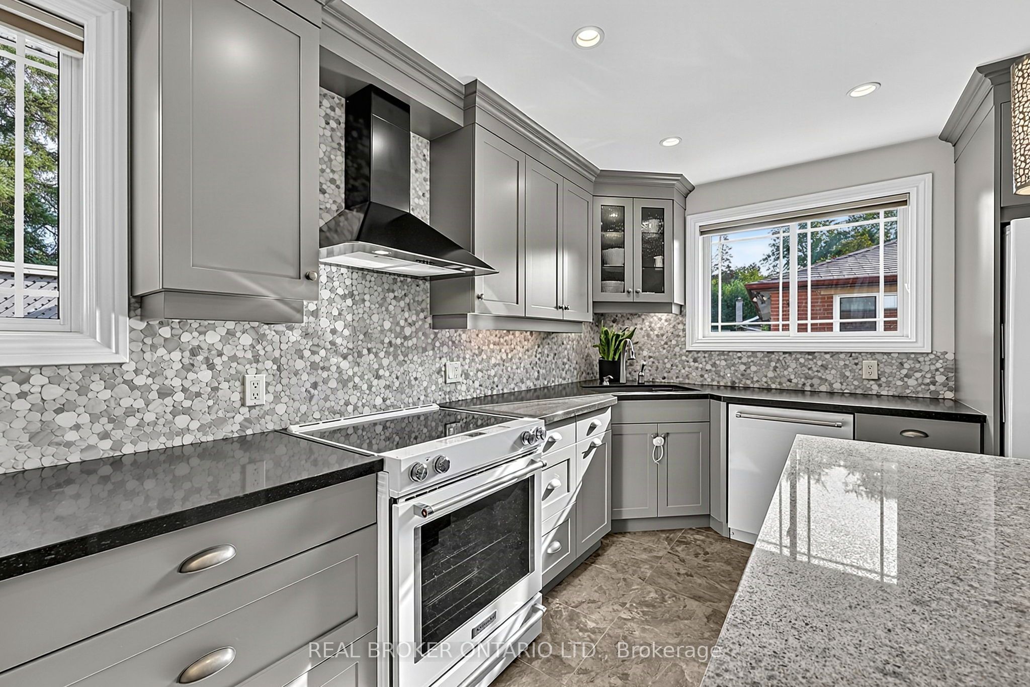110 Murray Drive Property Photo 8