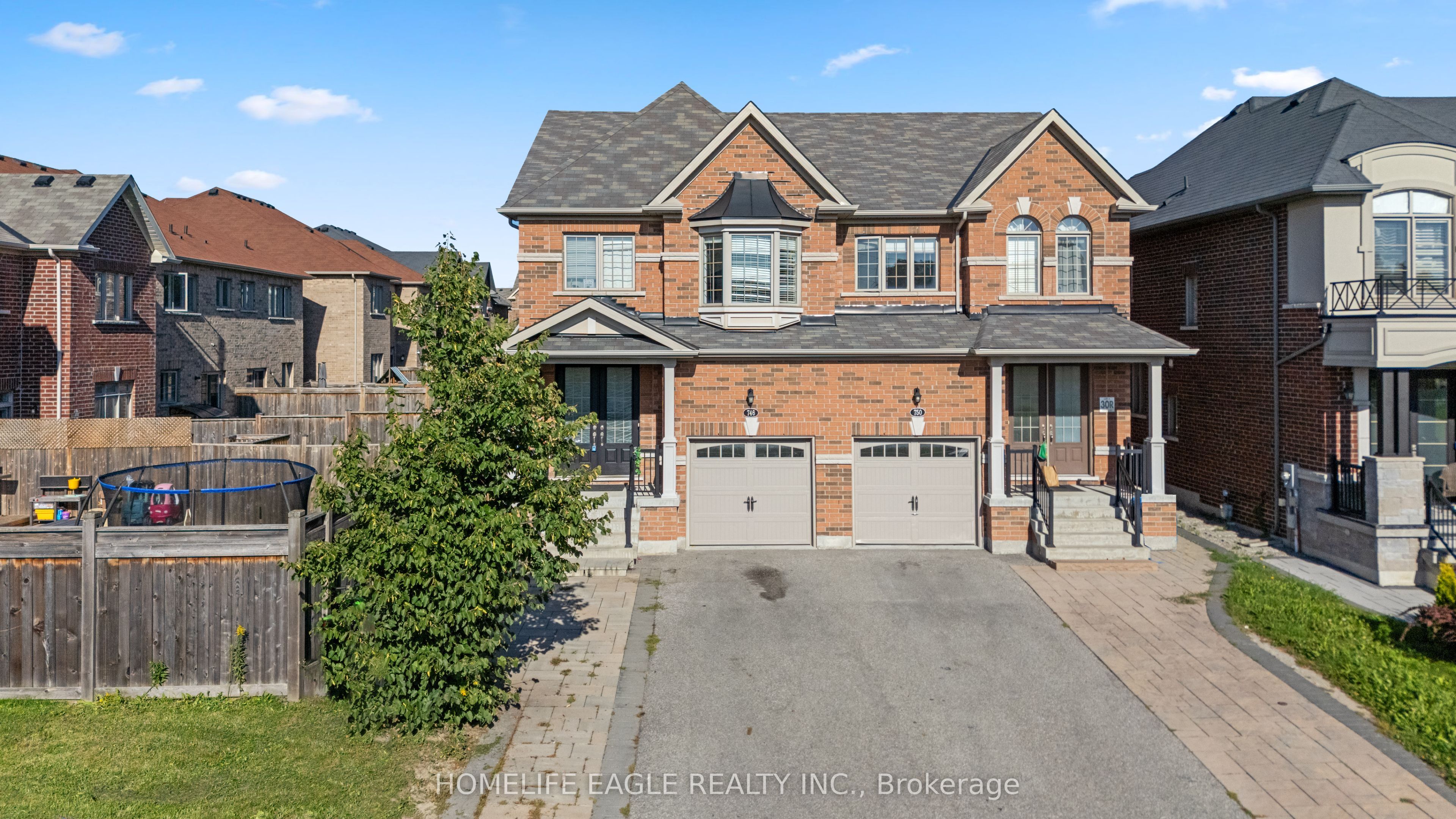 746 Yarfield Crescent Property Photo 1