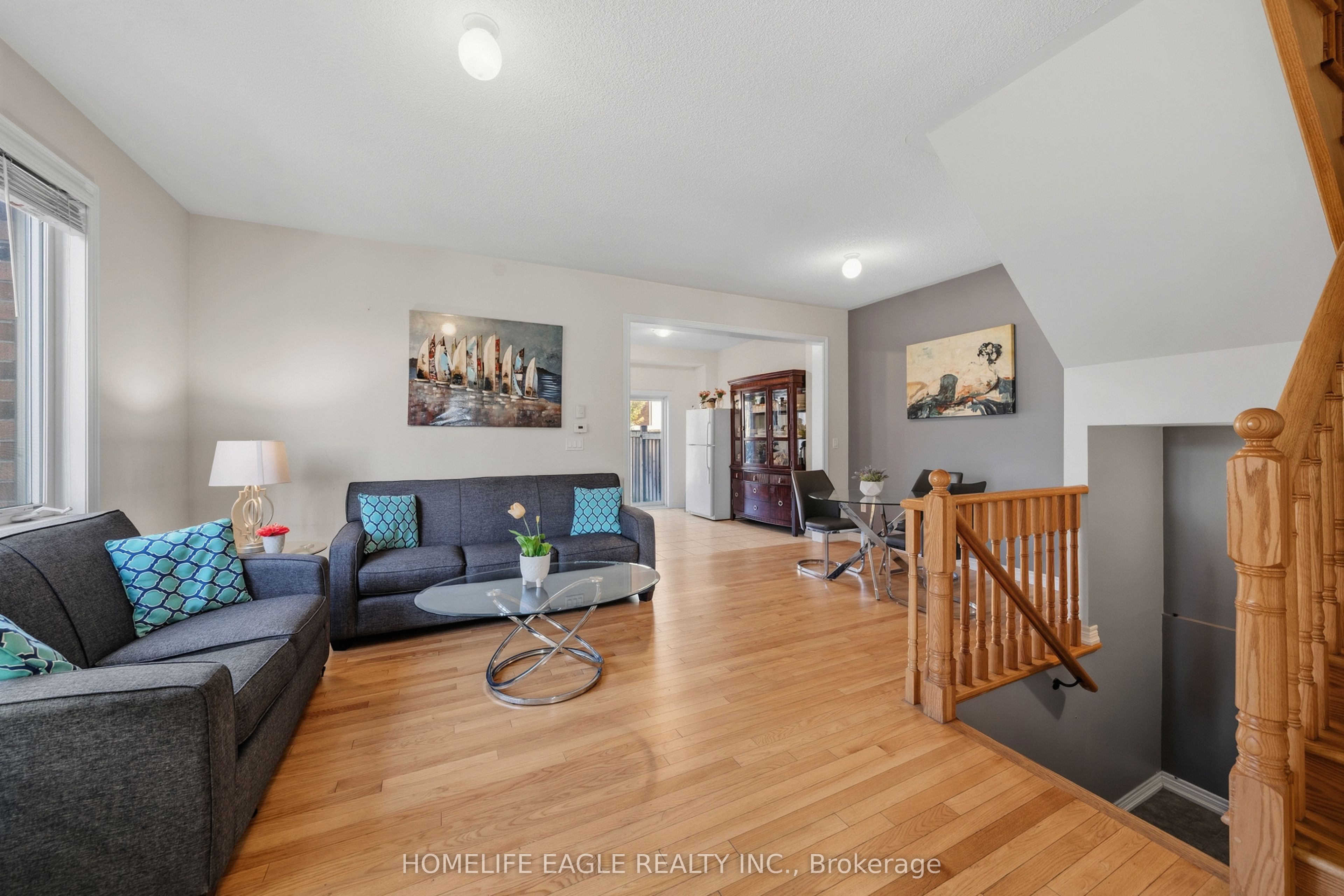 746 Yarfield Crescent Property Photo 3