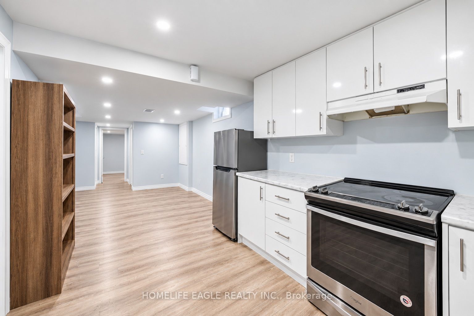 746 Yarfield Crescent Property Photo 13