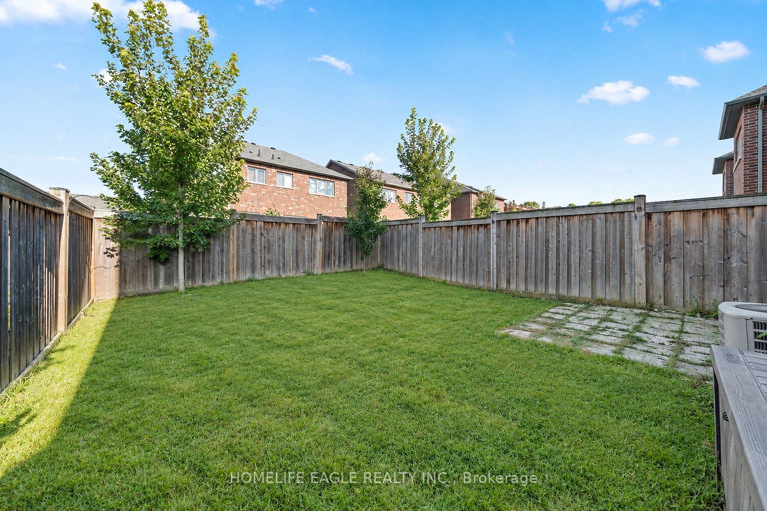 746 Yarfield Crescent Property Photo 14