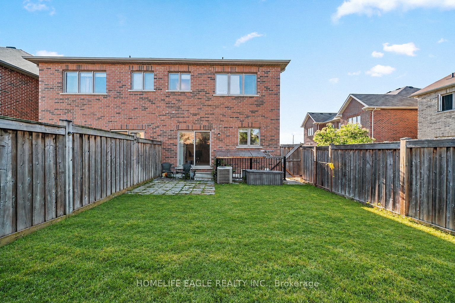 746 Yarfield Crescent Property Photo 15