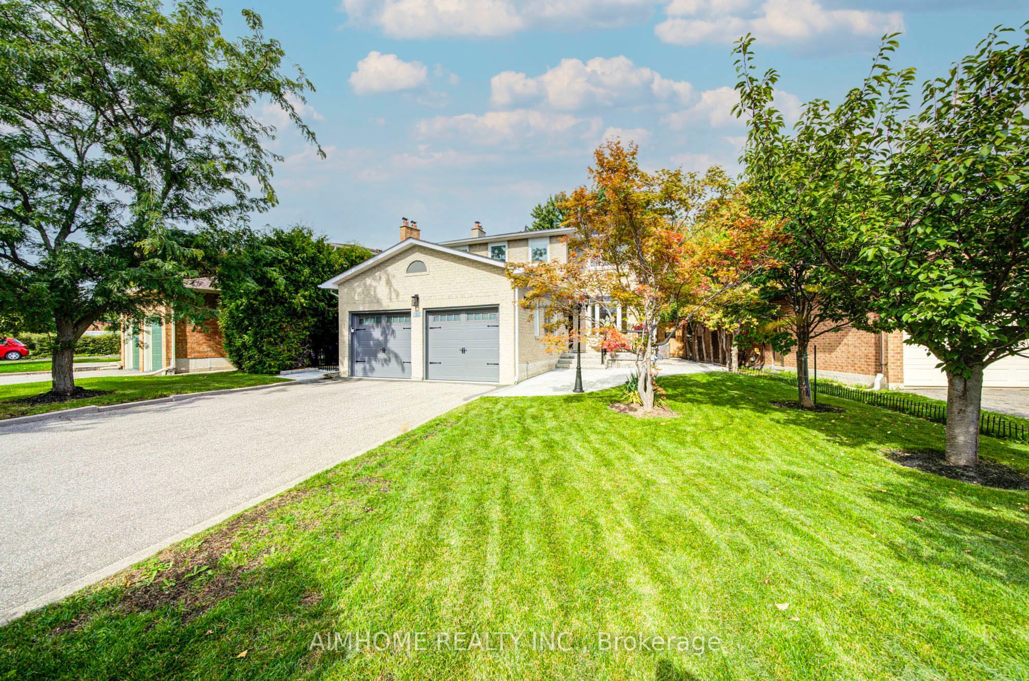 83 Houseman Crescent Property Photo 2