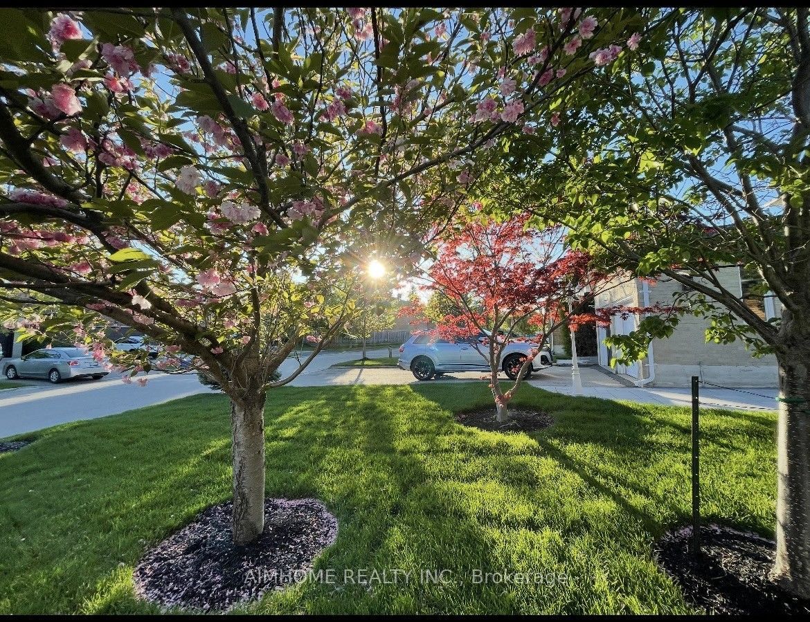 83 Houseman Crescent Property Photo 3