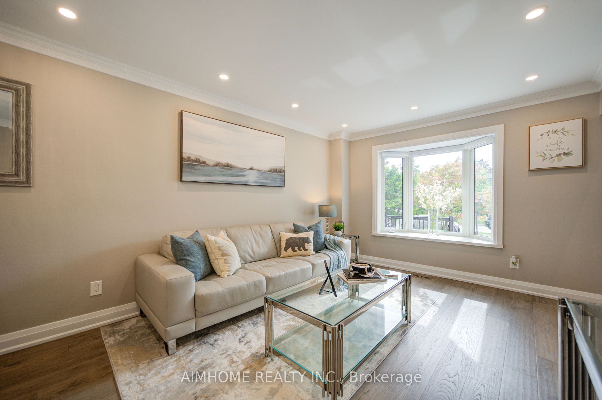 83 Houseman Crescent Property Photo 7