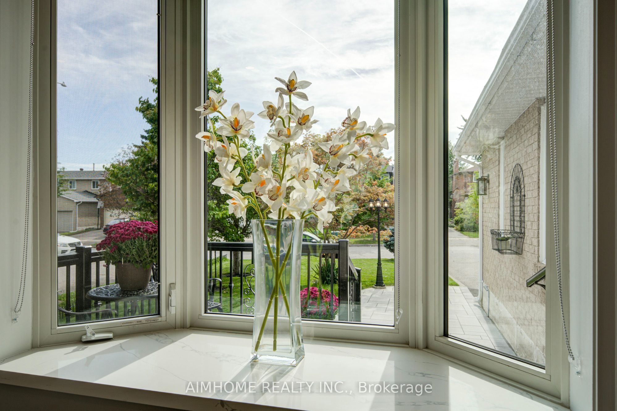 83 Houseman Crescent Property Photo 8