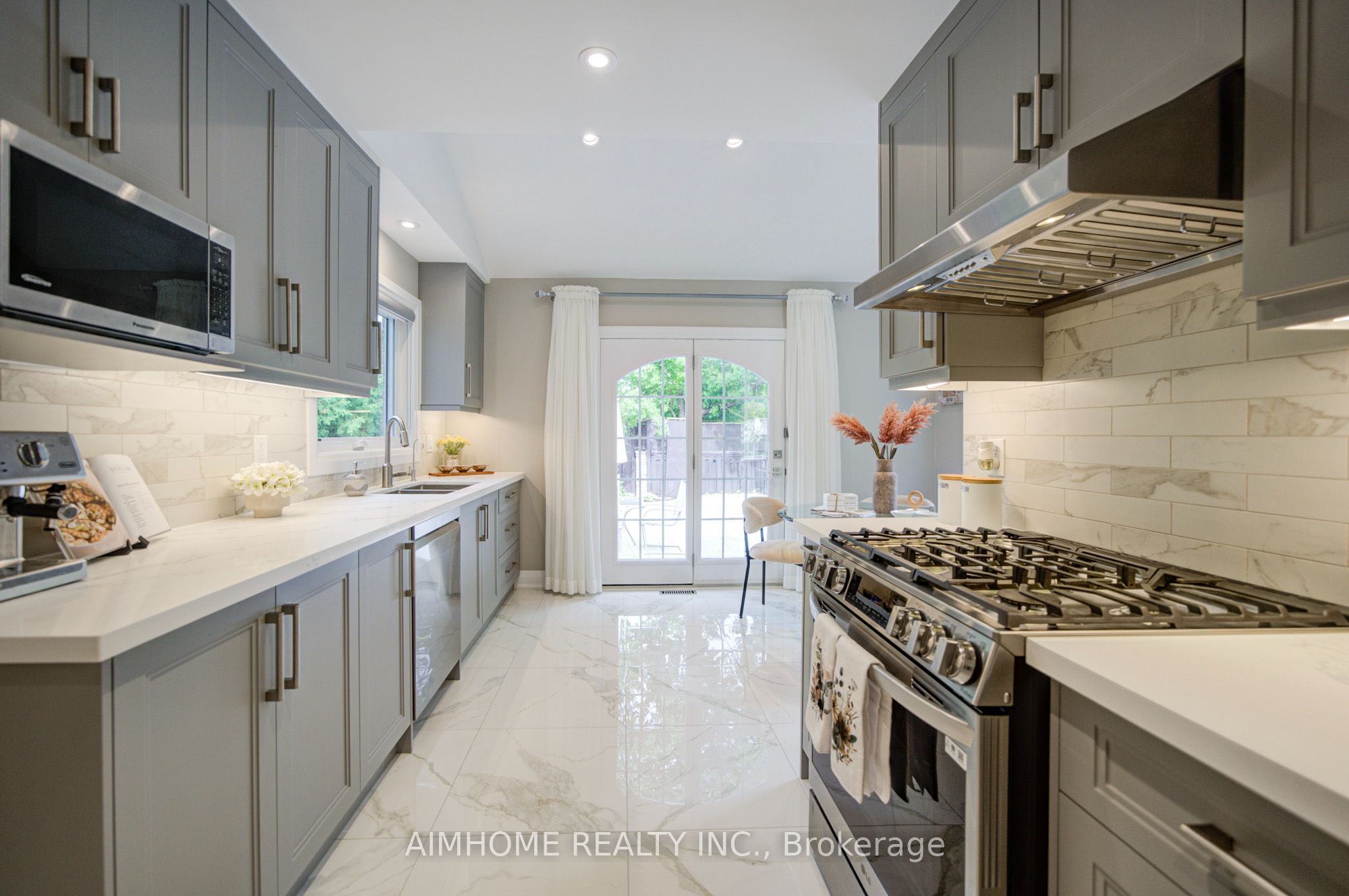 83 Houseman Crescent Property Photo 14