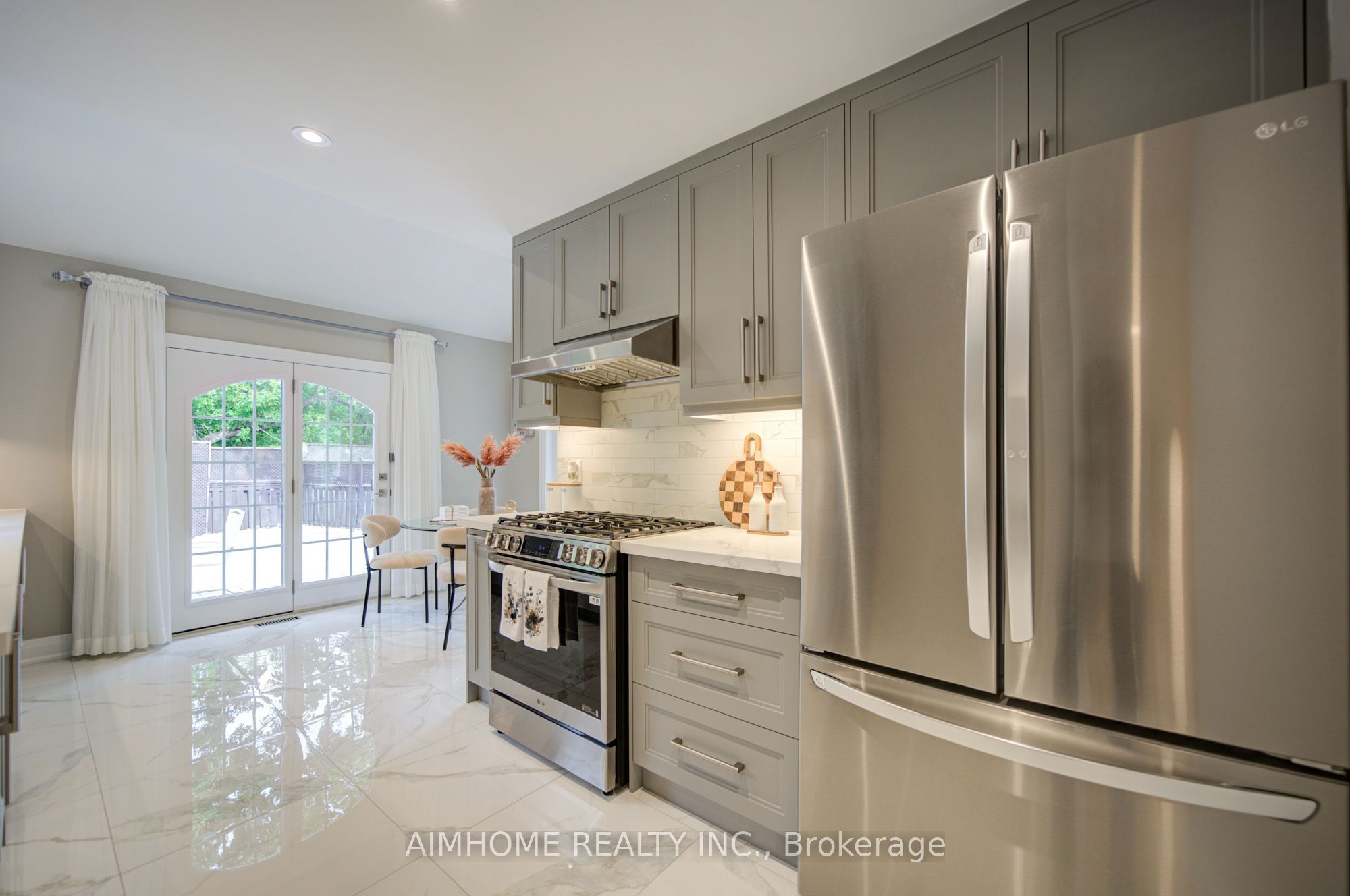 83 Houseman Crescent Property Photo 15