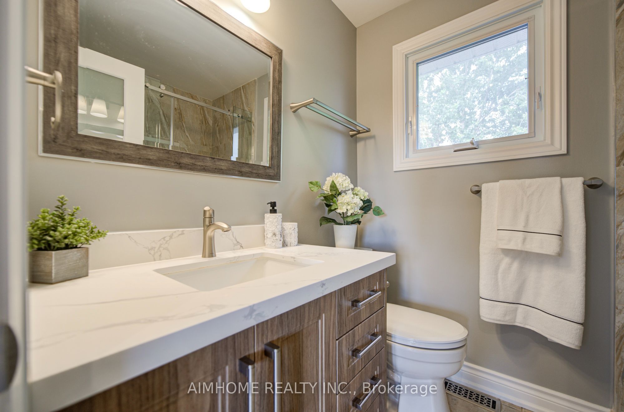 83 Houseman Crescent Property Photo 23