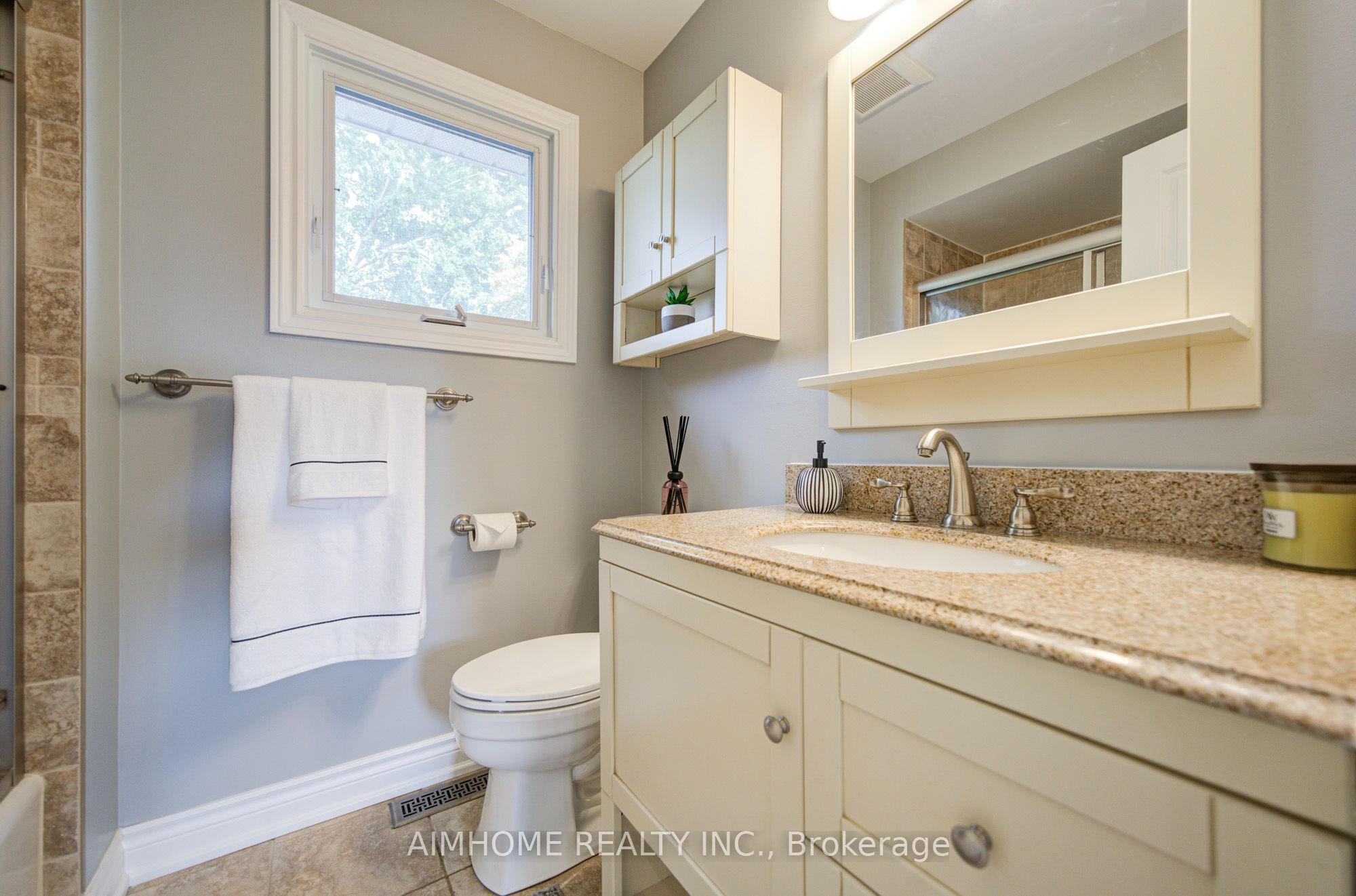 83 Houseman Crescent Property Photo 29