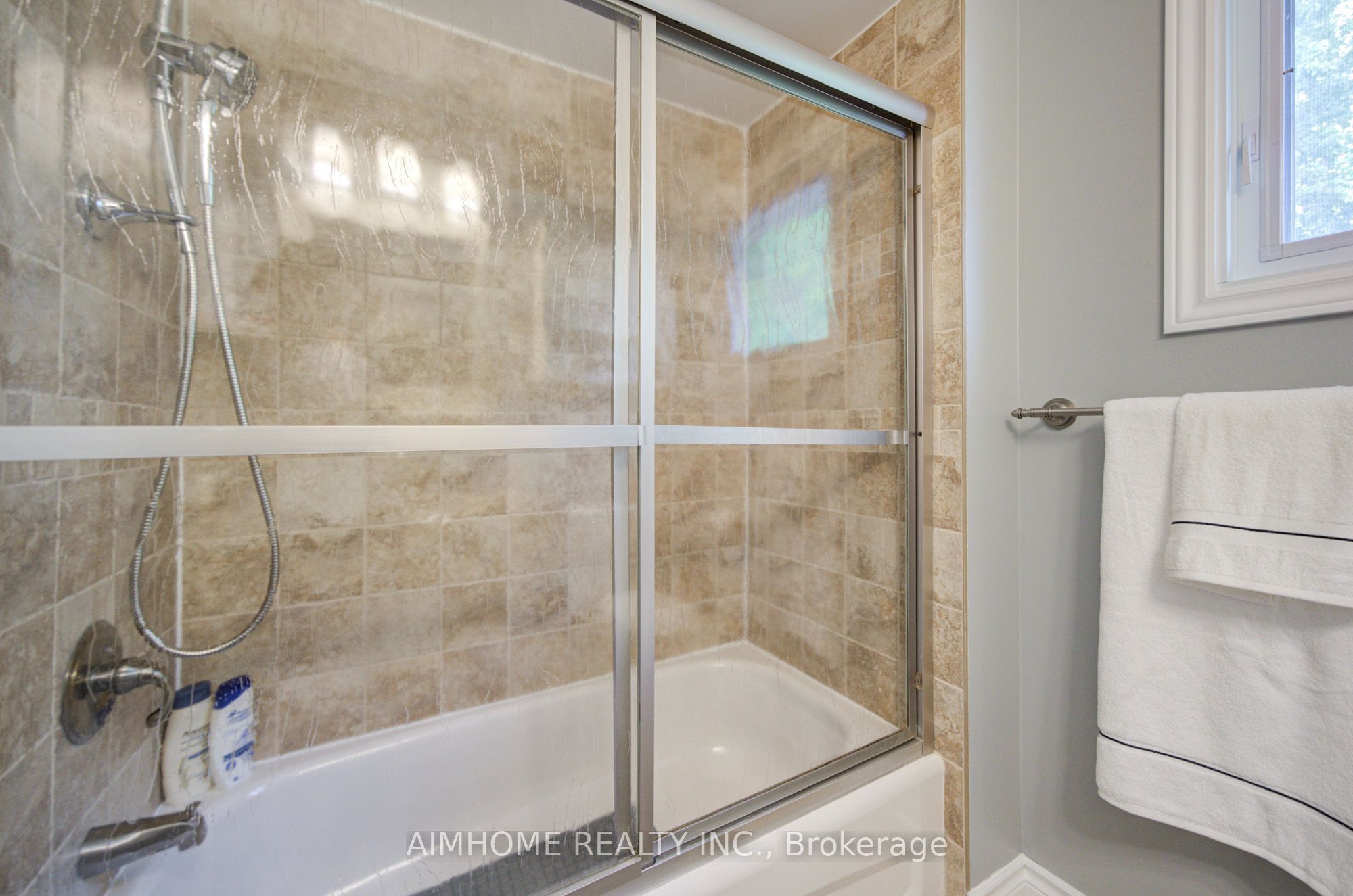 83 Houseman Crescent Property Photo 30