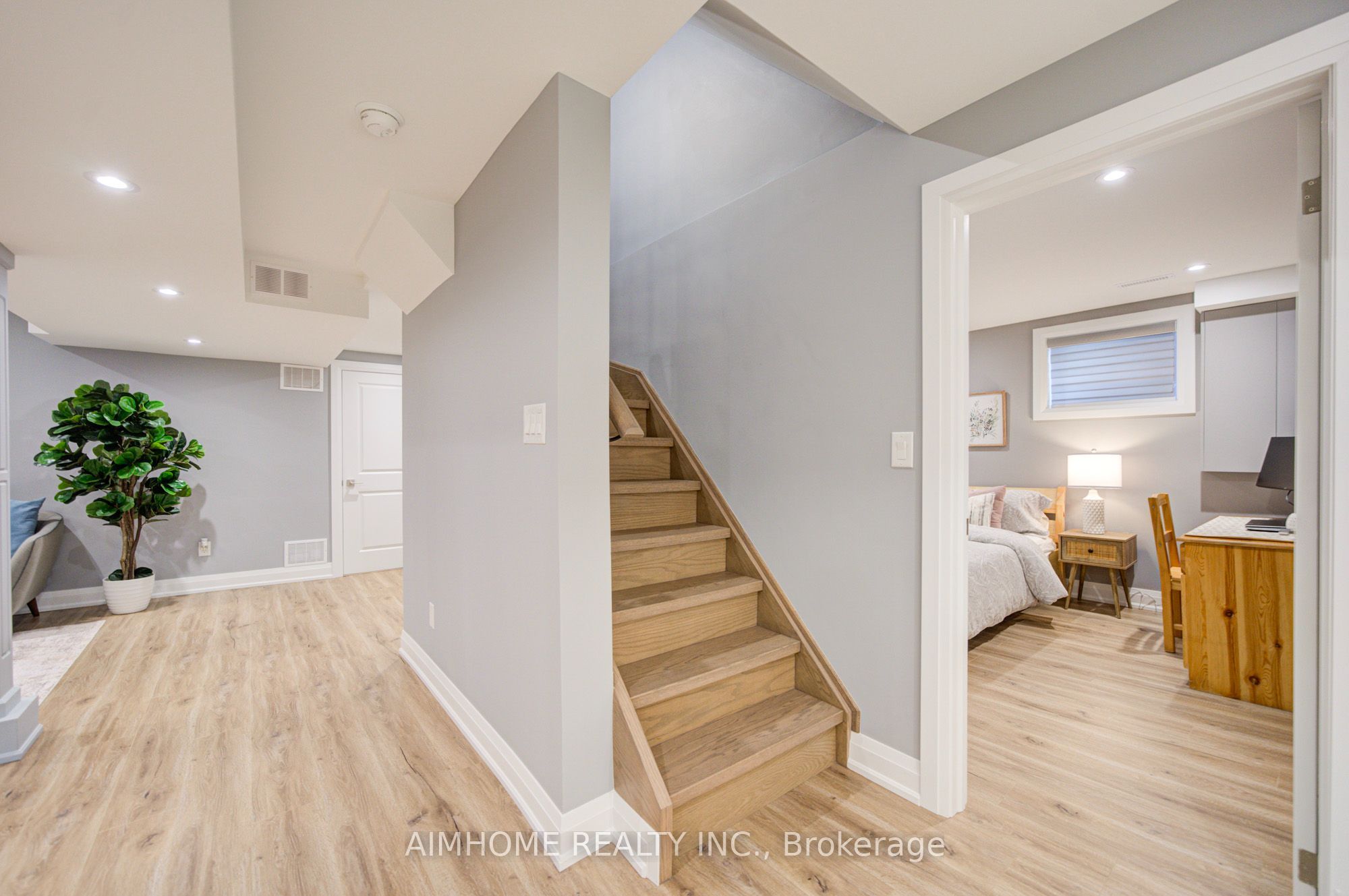 83 Houseman Crescent Property Photo 31