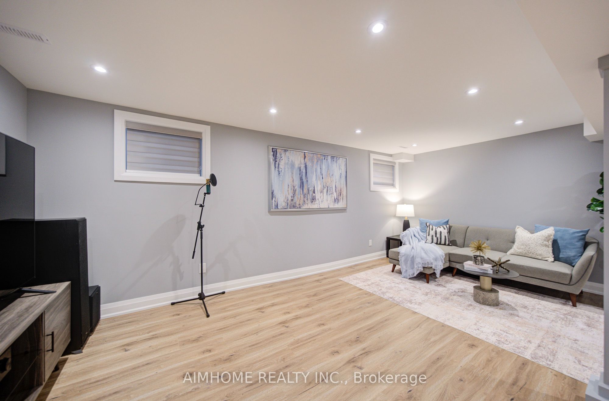 83 Houseman Crescent Property Photo 32