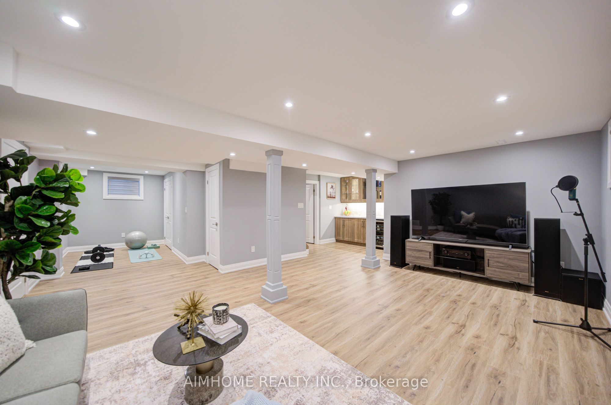 83 Houseman Crescent Property Photo 33