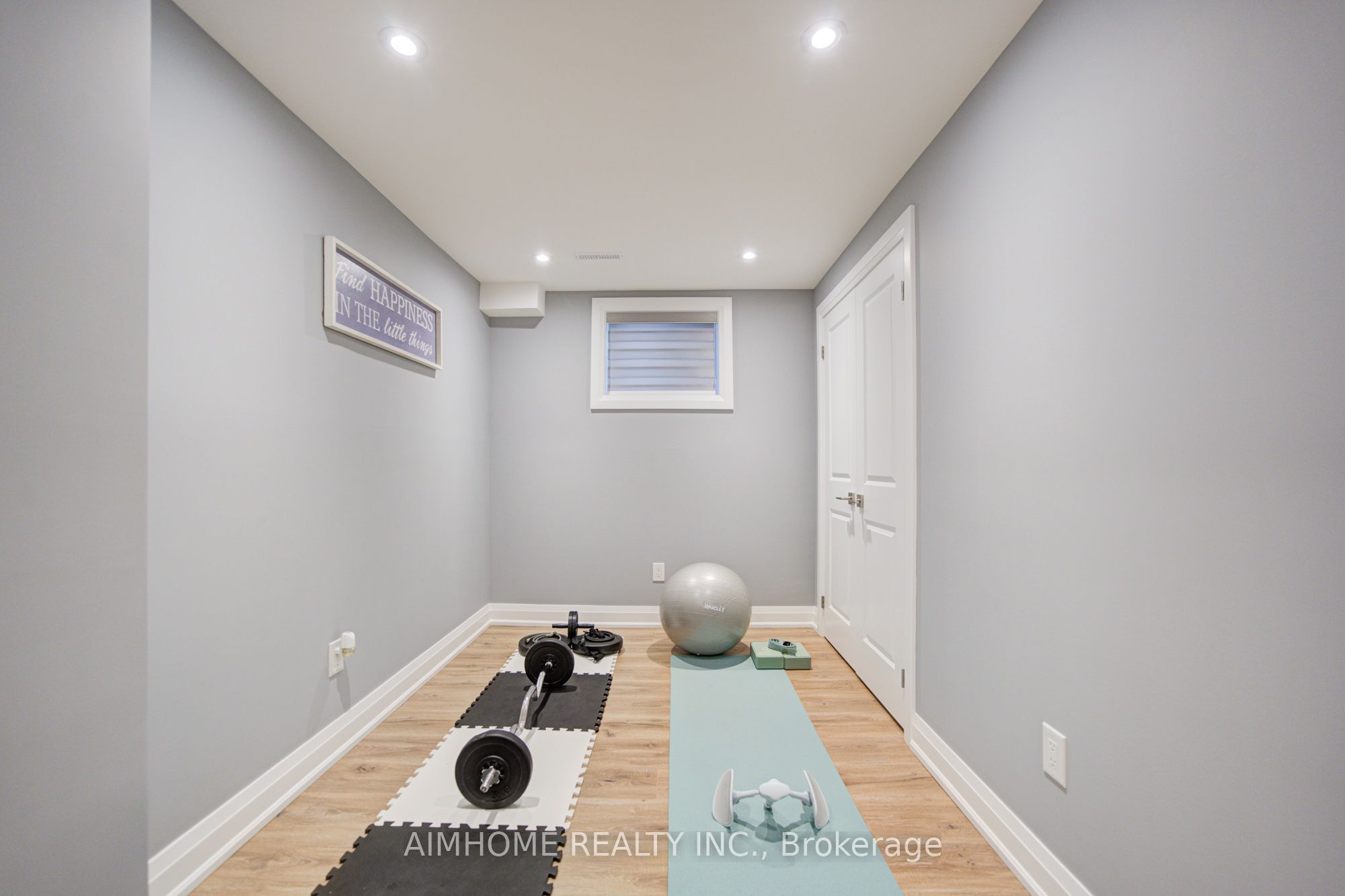 83 Houseman Crescent Property Photo 35