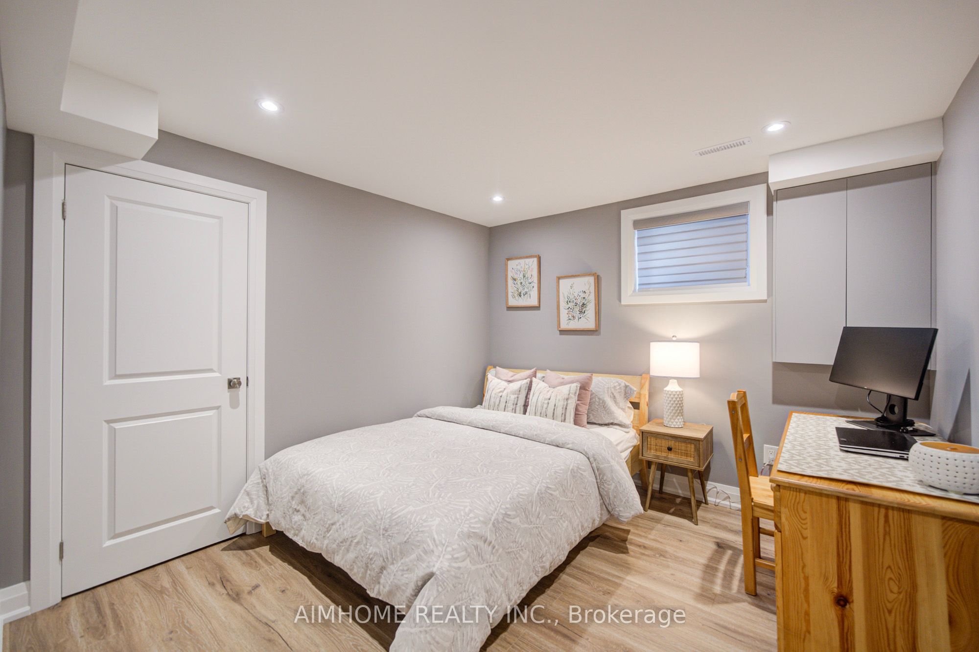 83 Houseman Crescent Property Photo 36