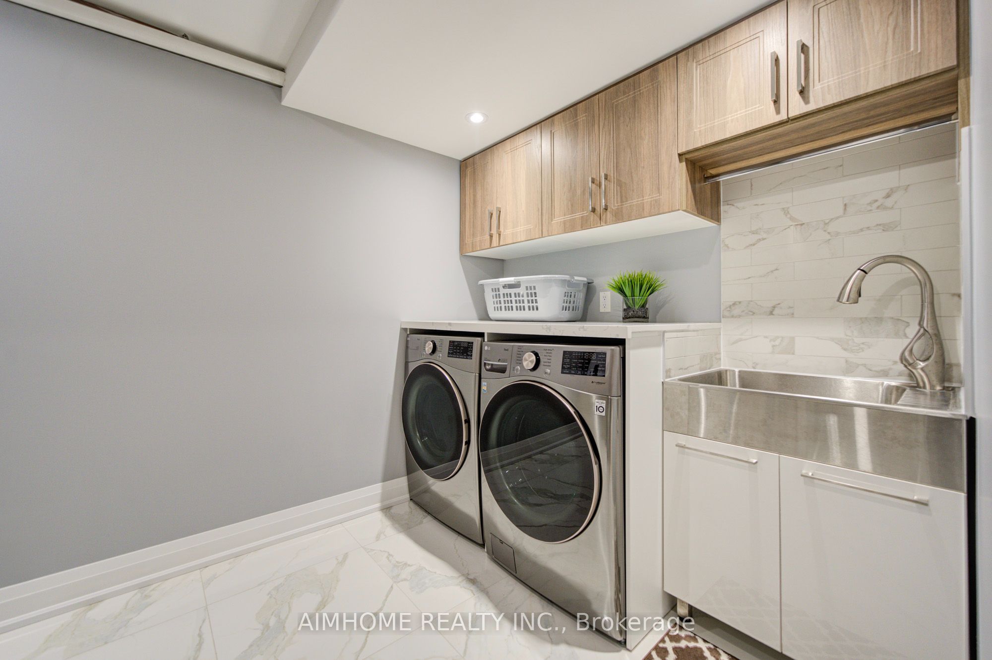 83 Houseman Crescent Property Photo 38
