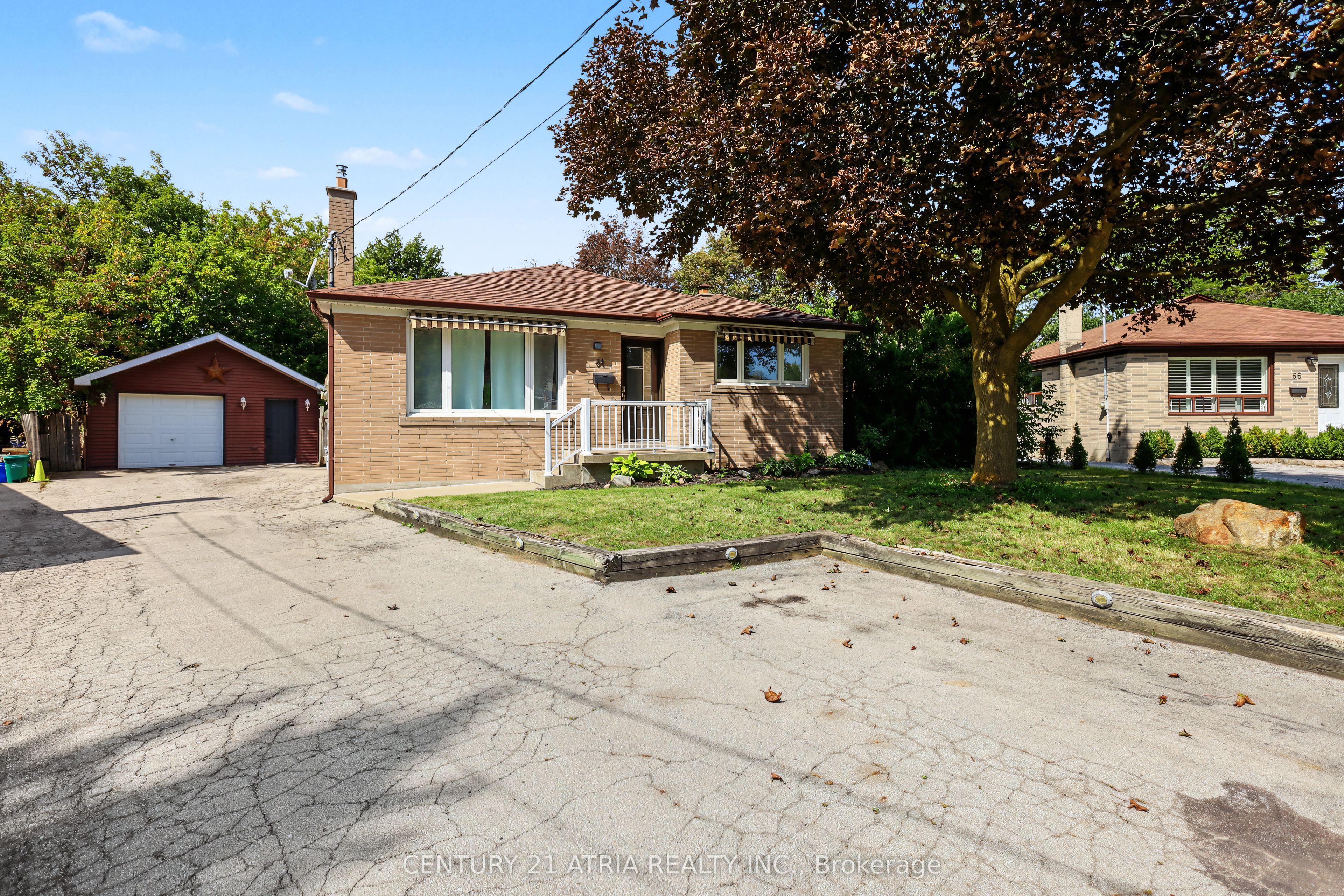 64 Cartier Crescent Property Photo 2