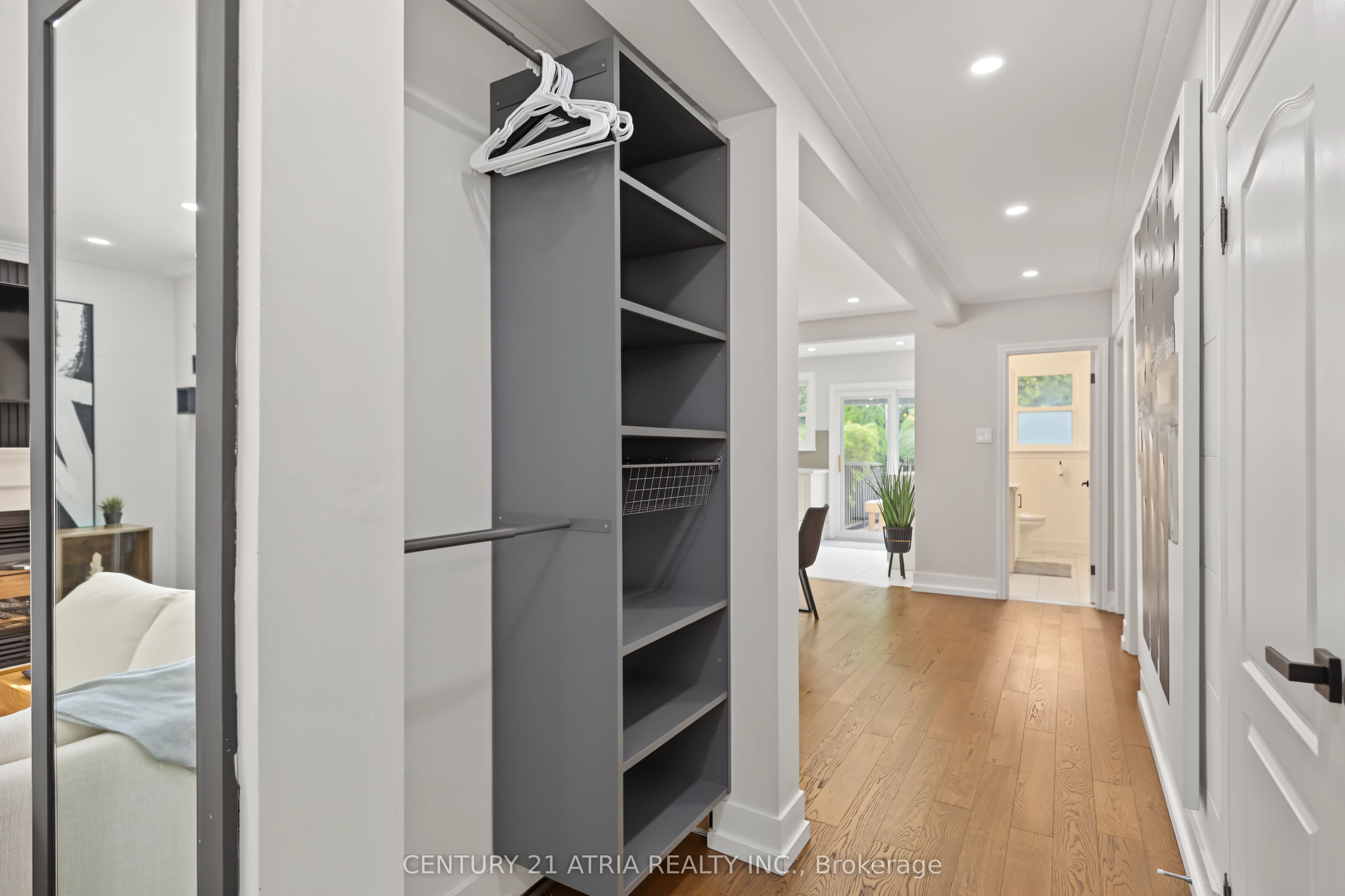 64 Cartier Crescent Property Photo 6
