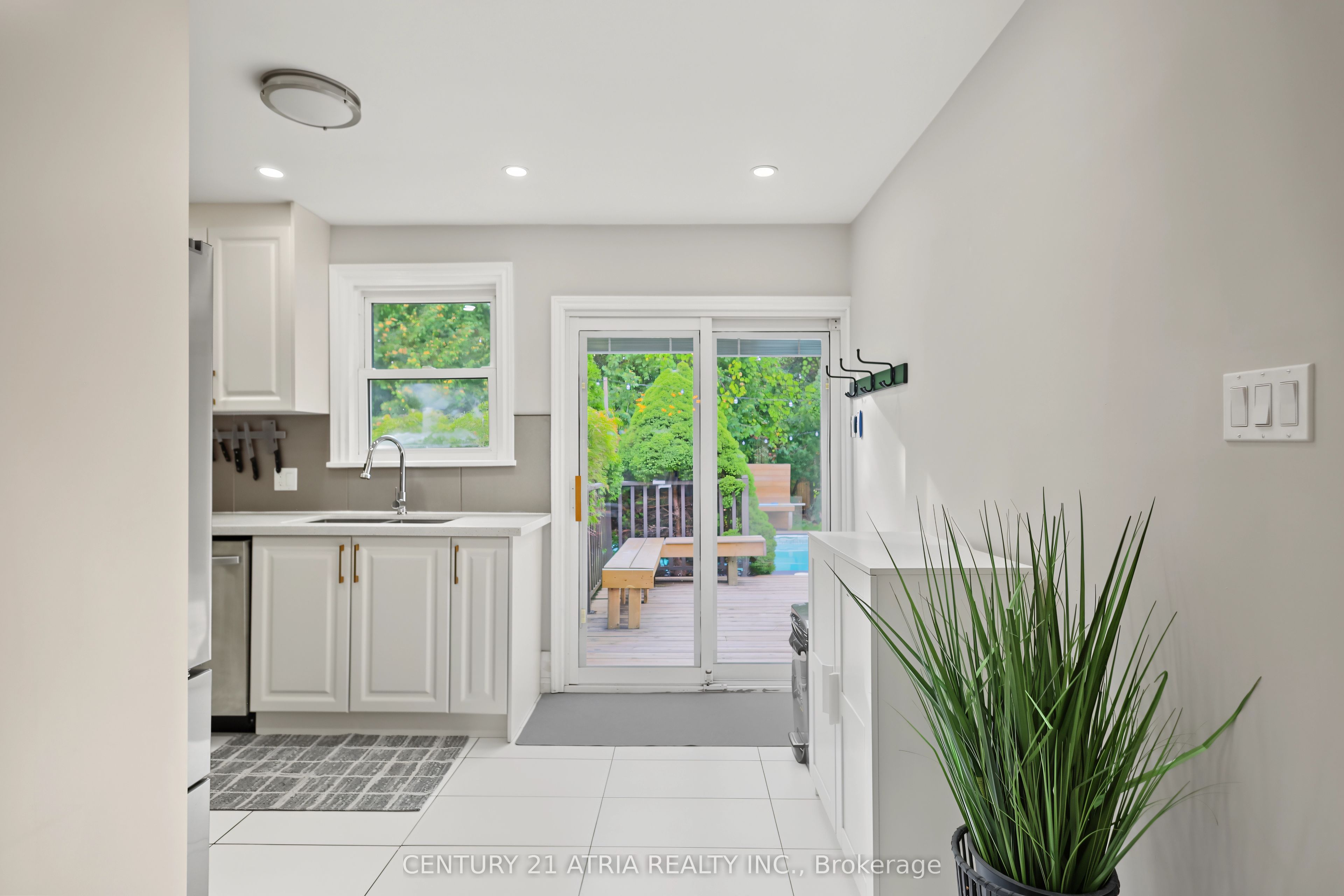 64 Cartier Crescent Property Photo 13