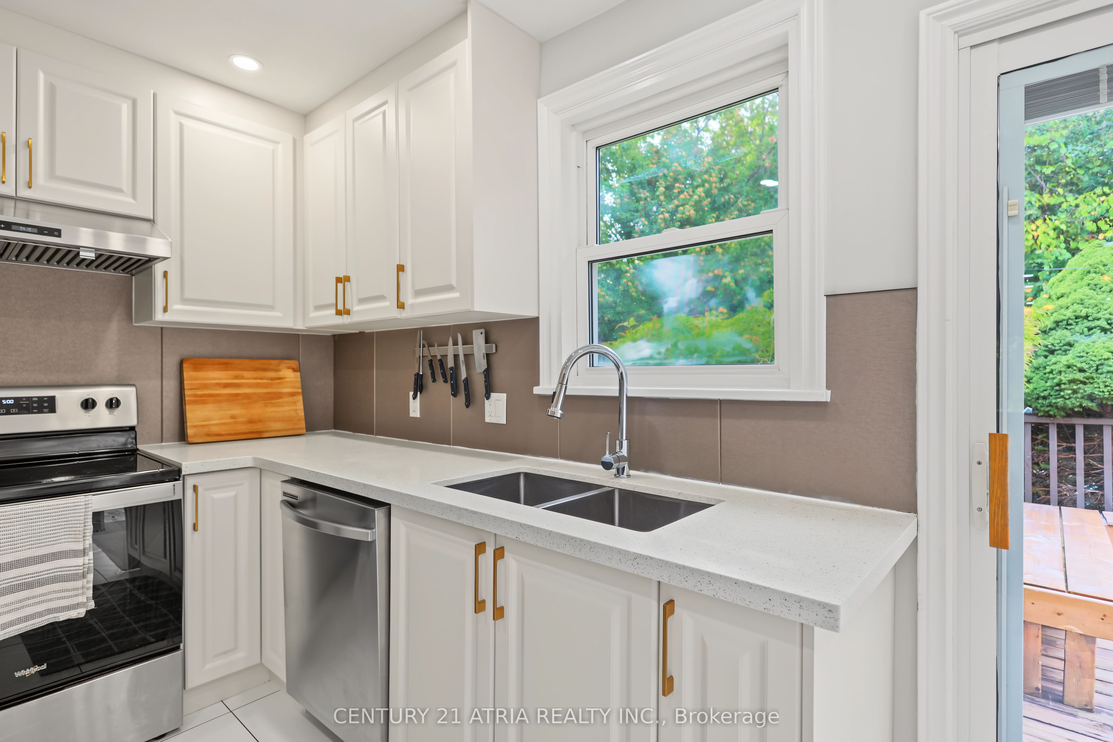 64 Cartier Crescent Property Photo 15