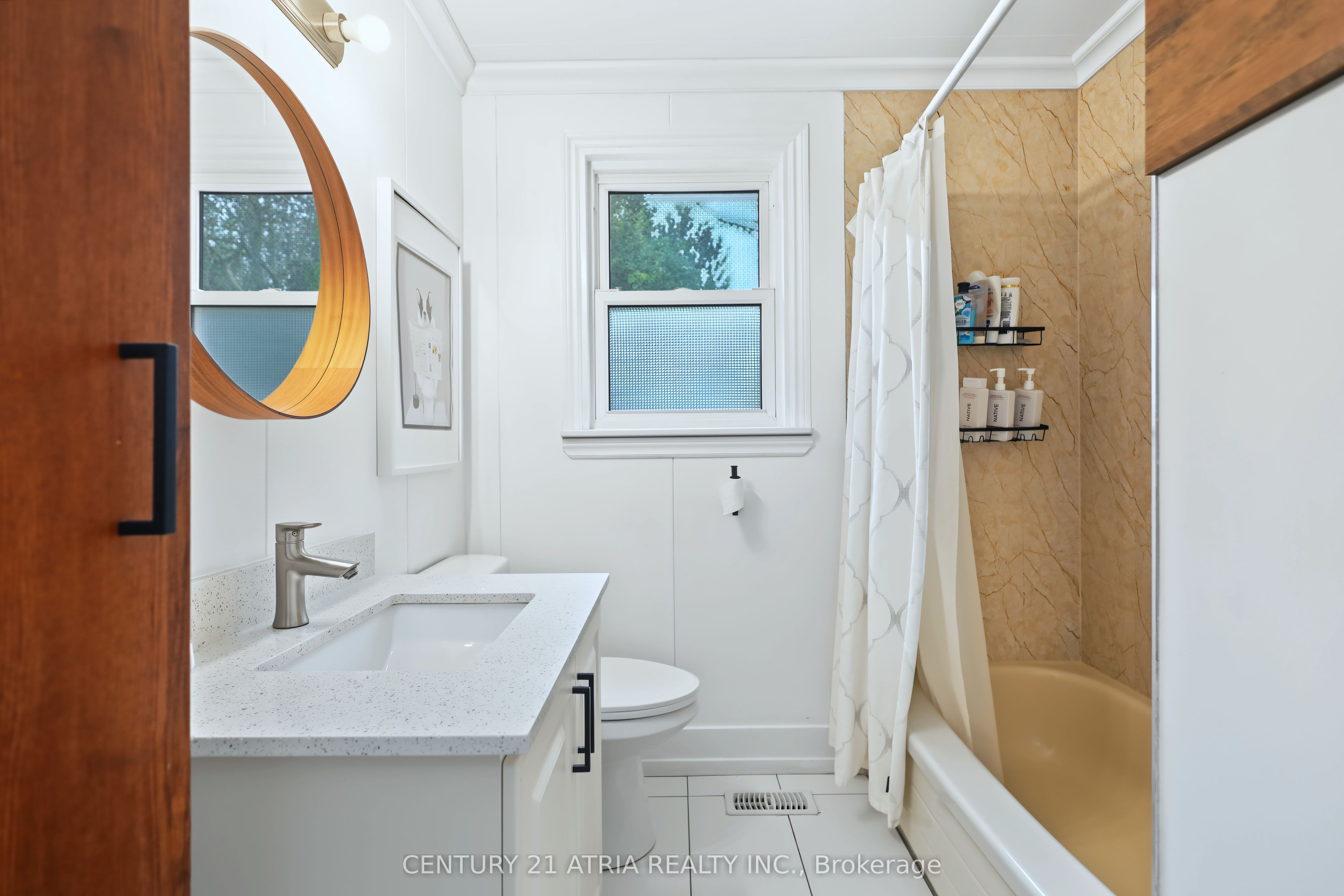 64 Cartier Crescent Property Photo 16