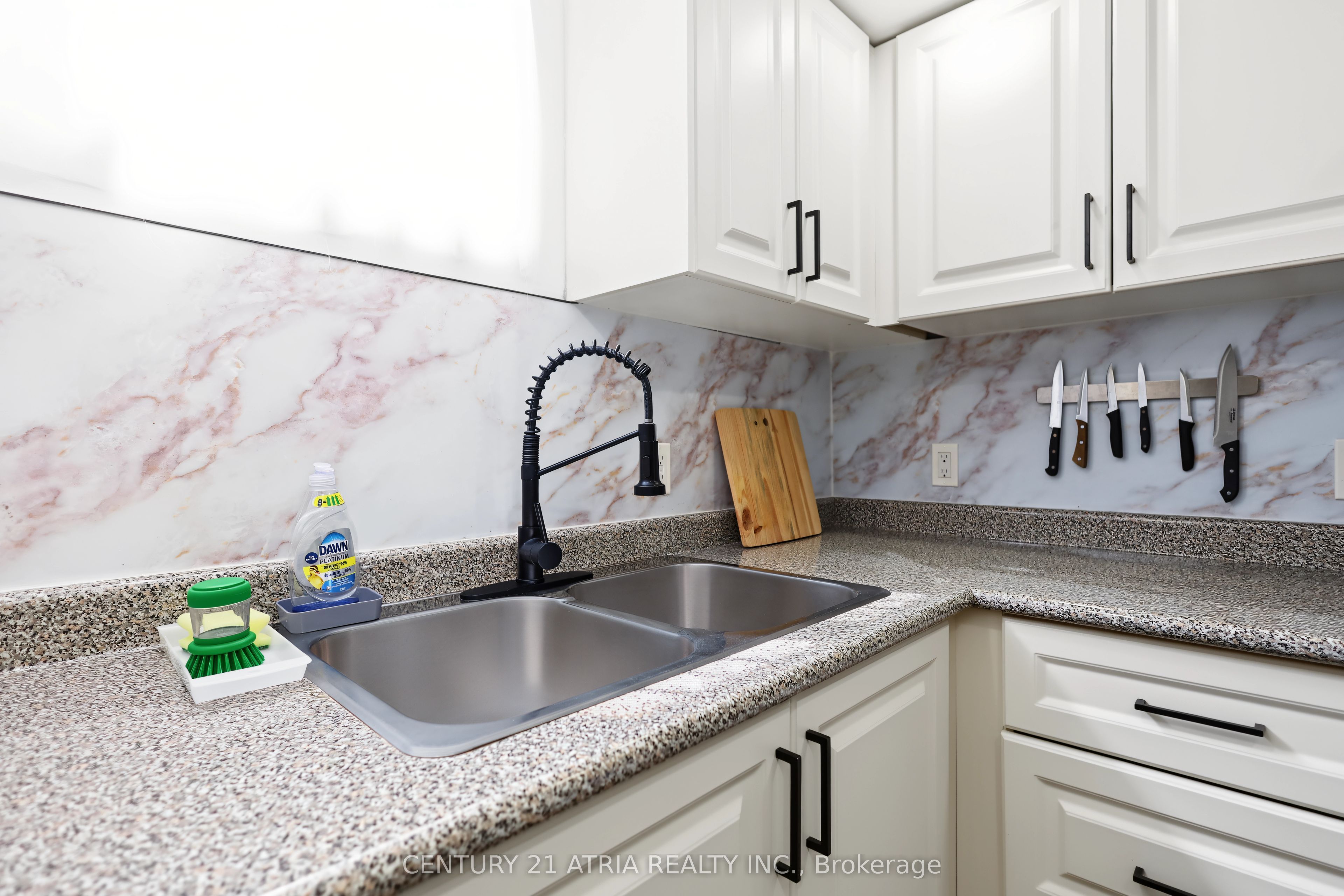 64 Cartier Crescent Property Photo 33