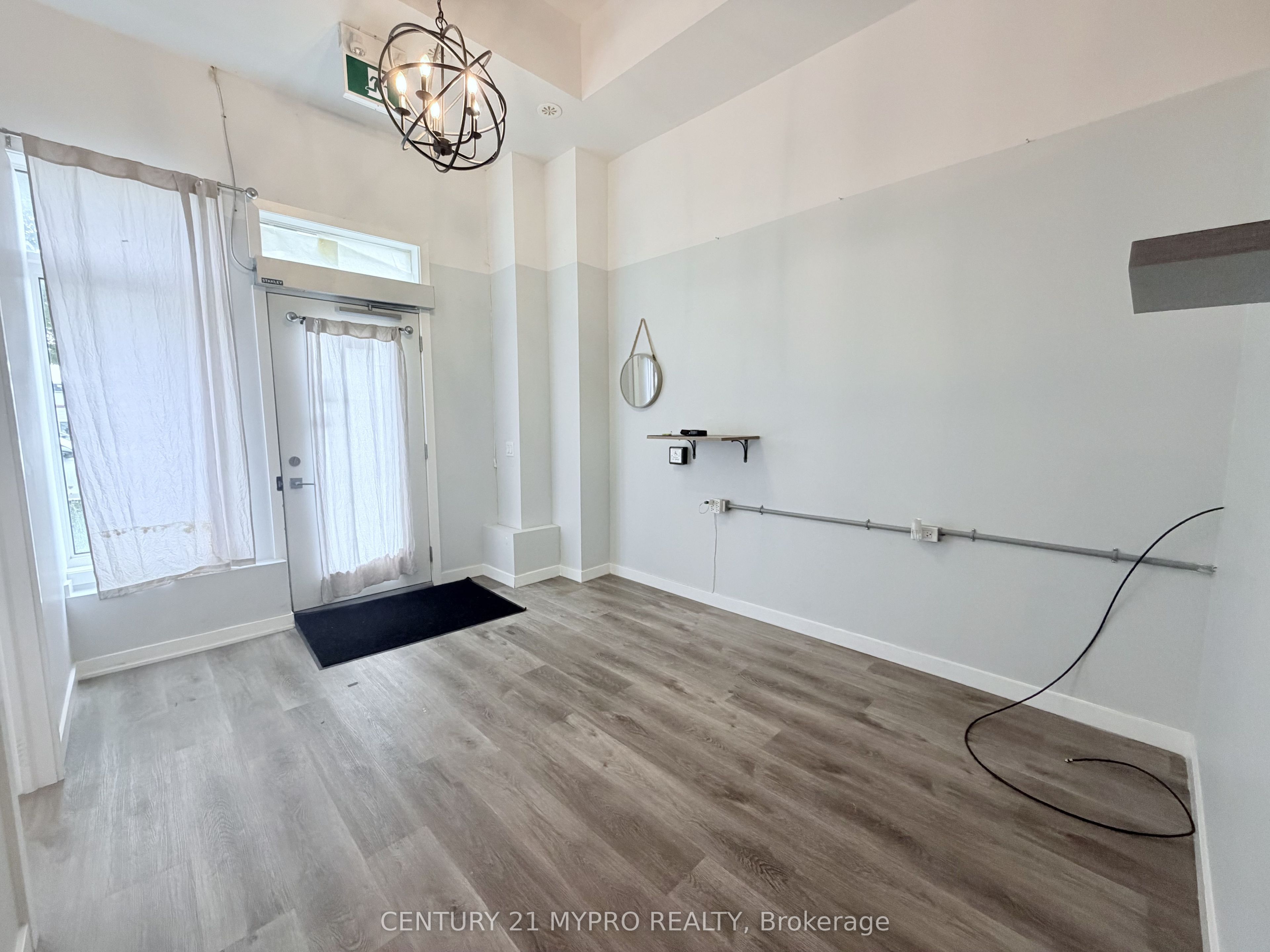 364 John Street Property Photo 3