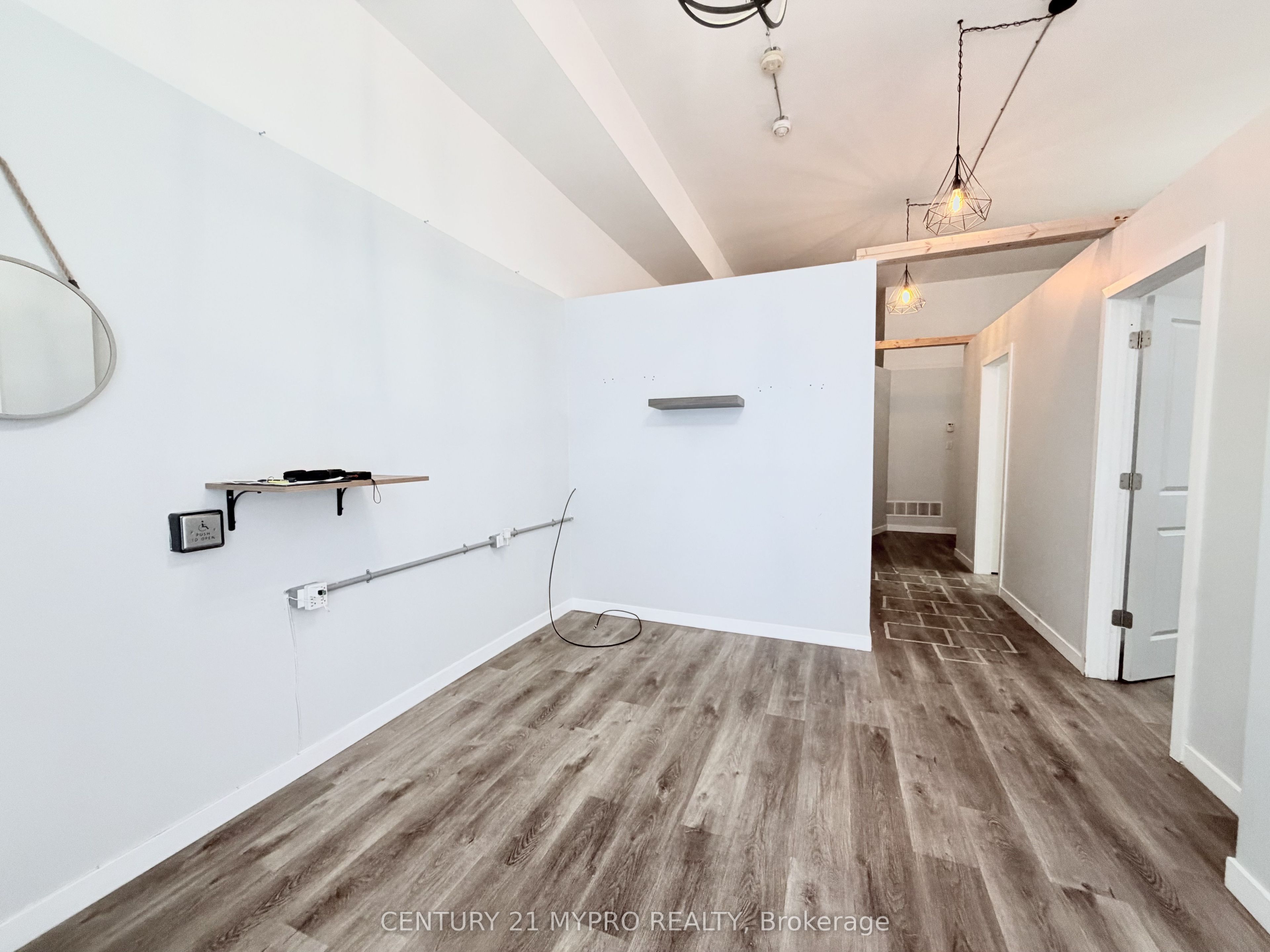 364 John Street Property Photo 5
