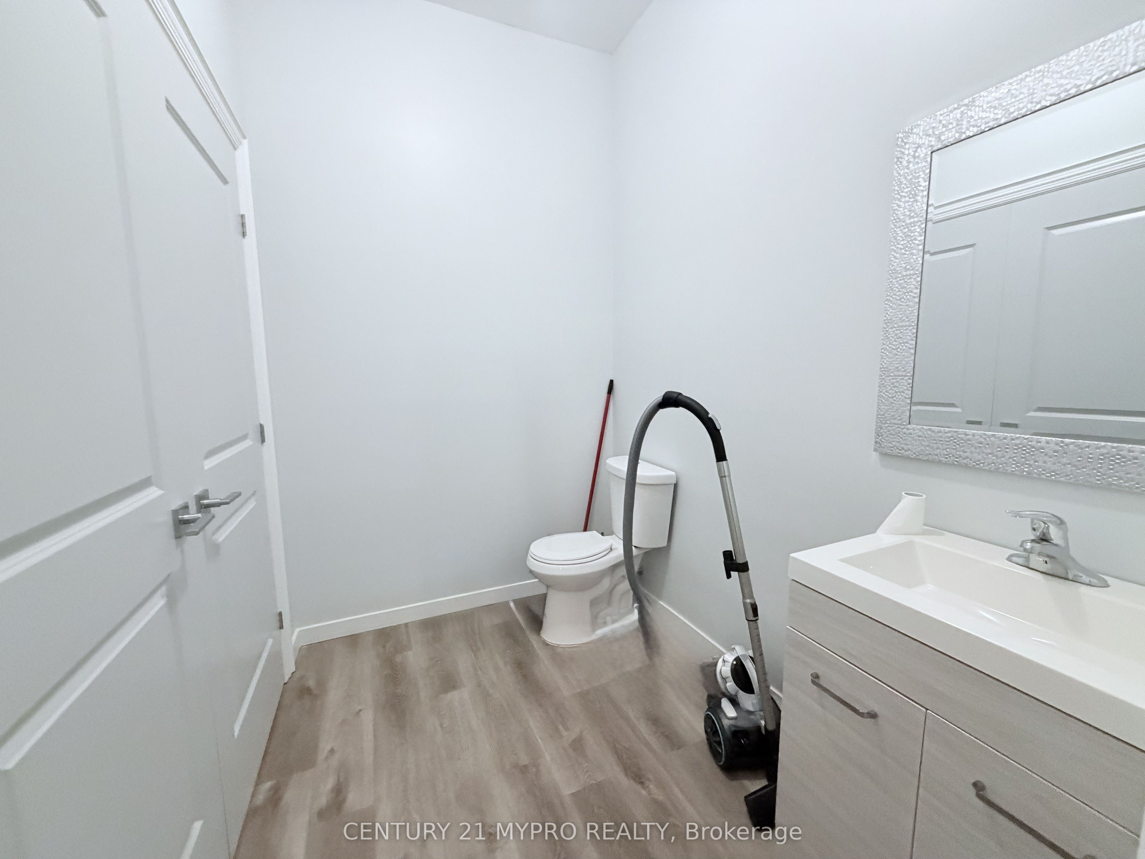 364 John Street Property Photo 6