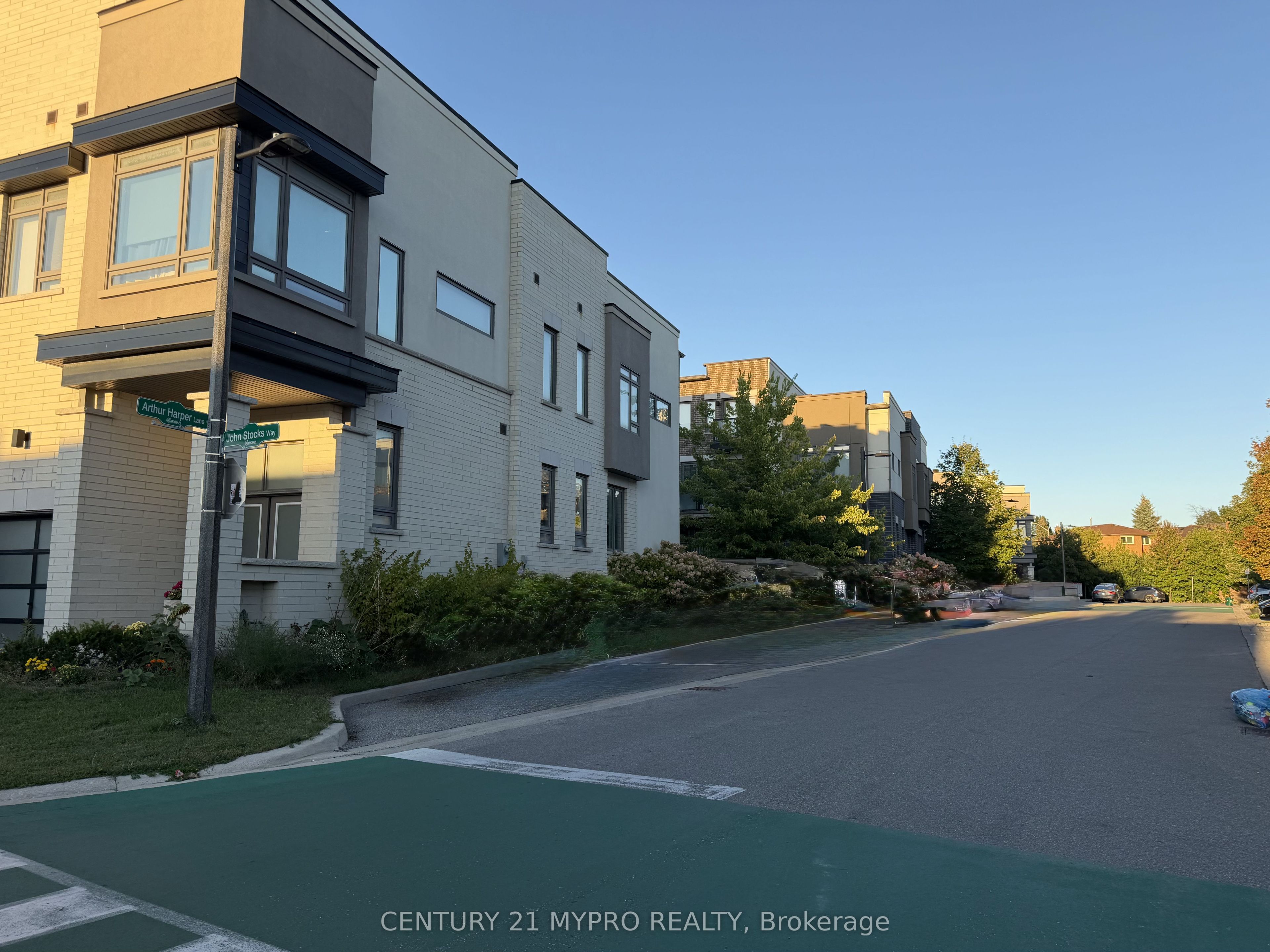 364 John Street Property Photo 10