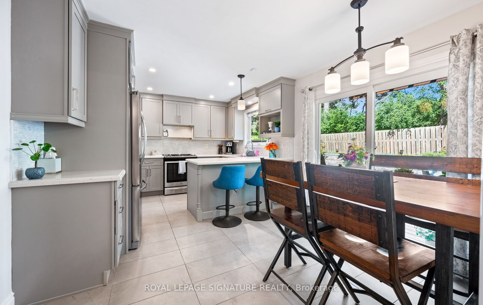 42 Shieldmark Crescent Property Photo 9