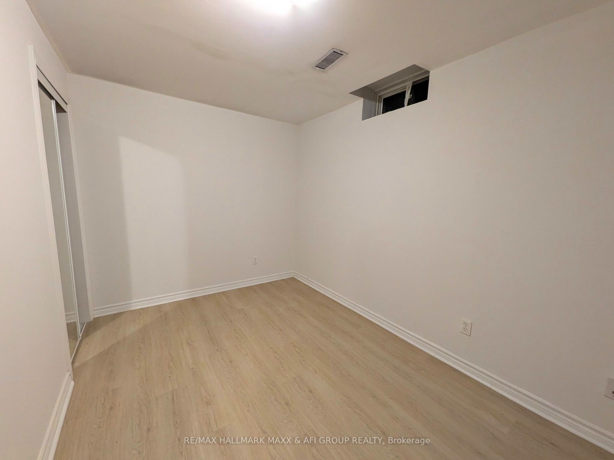 460 Menczel Crescent Bsmt Property Photo 5