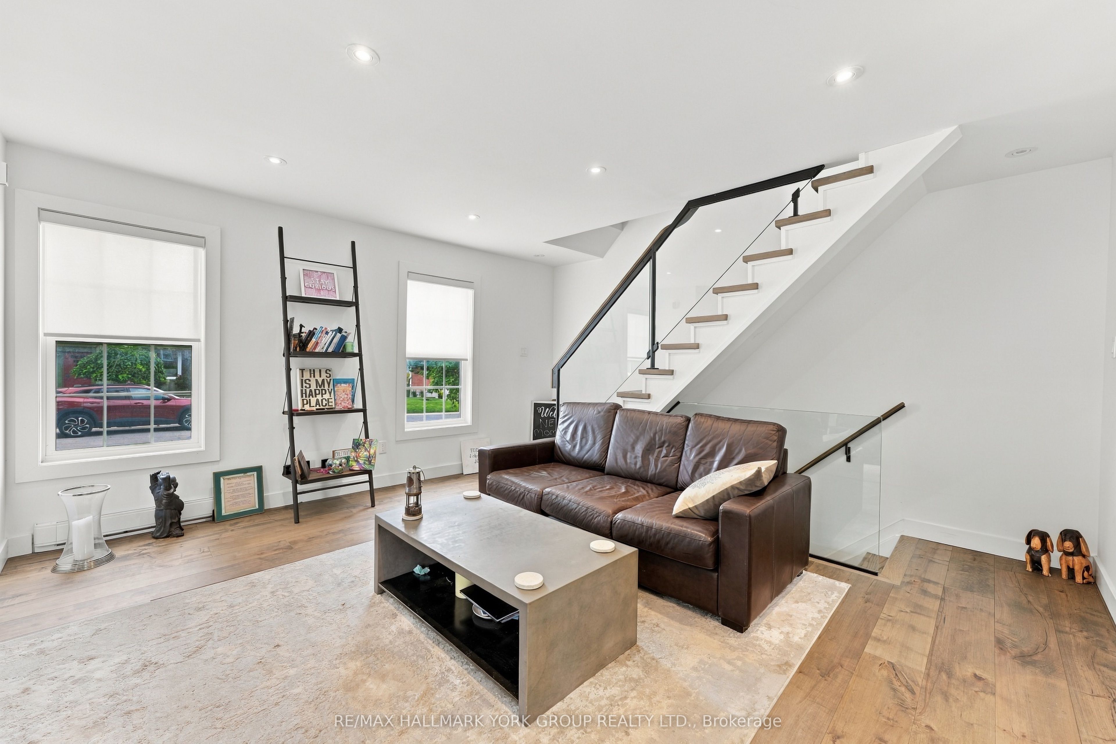 52 Centre Street Property Photo 8