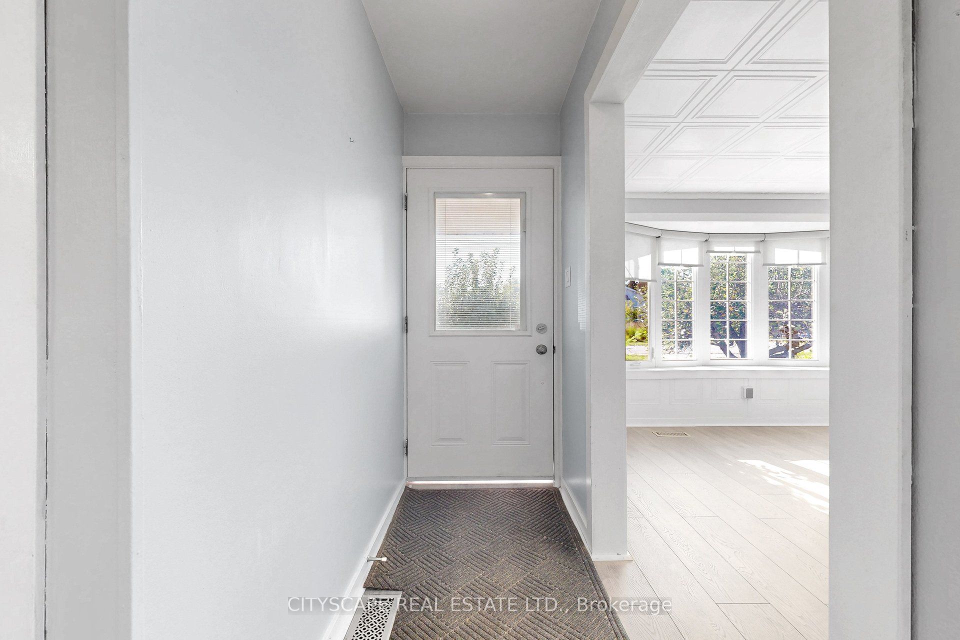 2049 Northern Avenue Property Photo 3