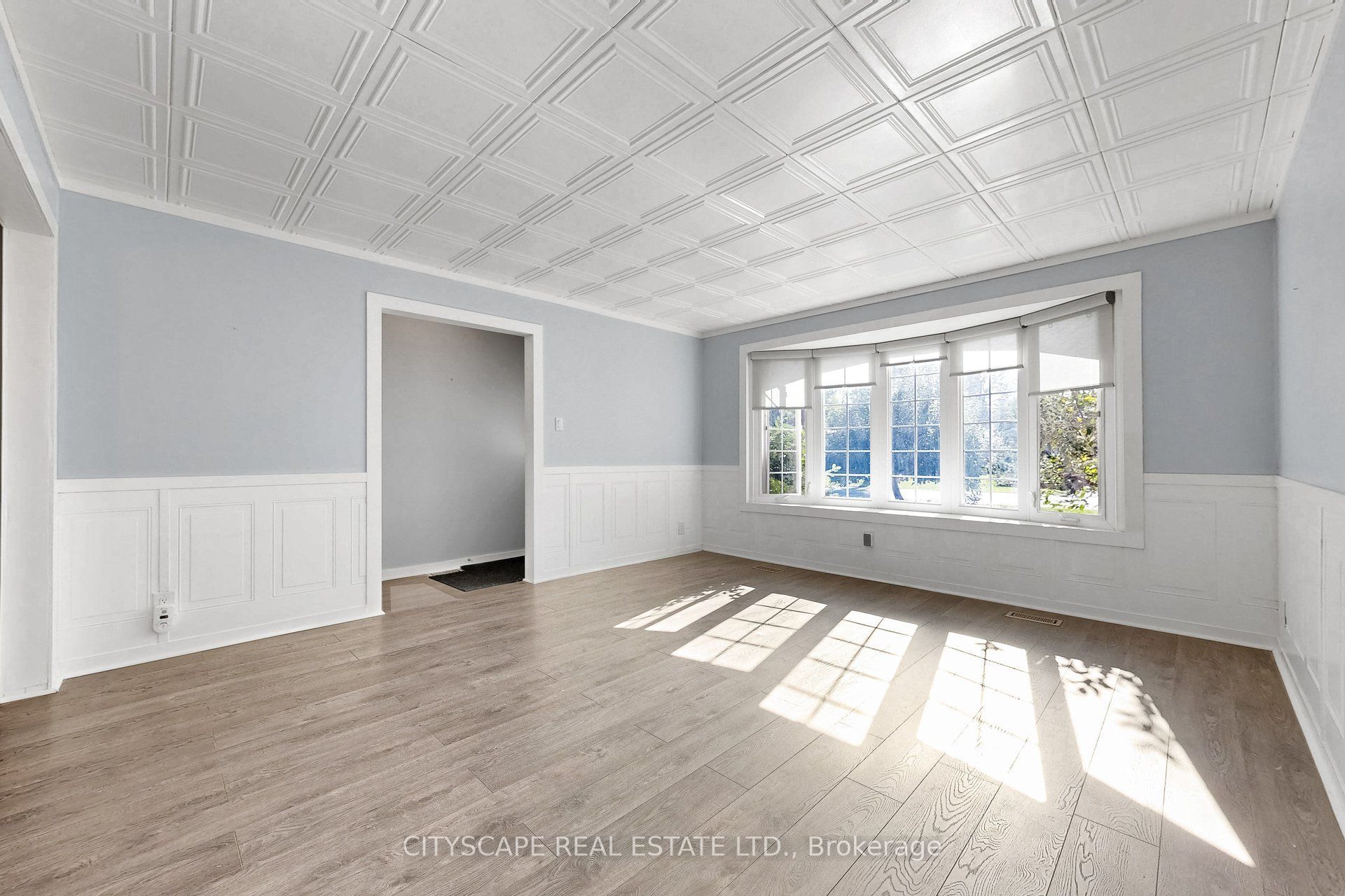 2049 Northern Avenue Property Photo 4