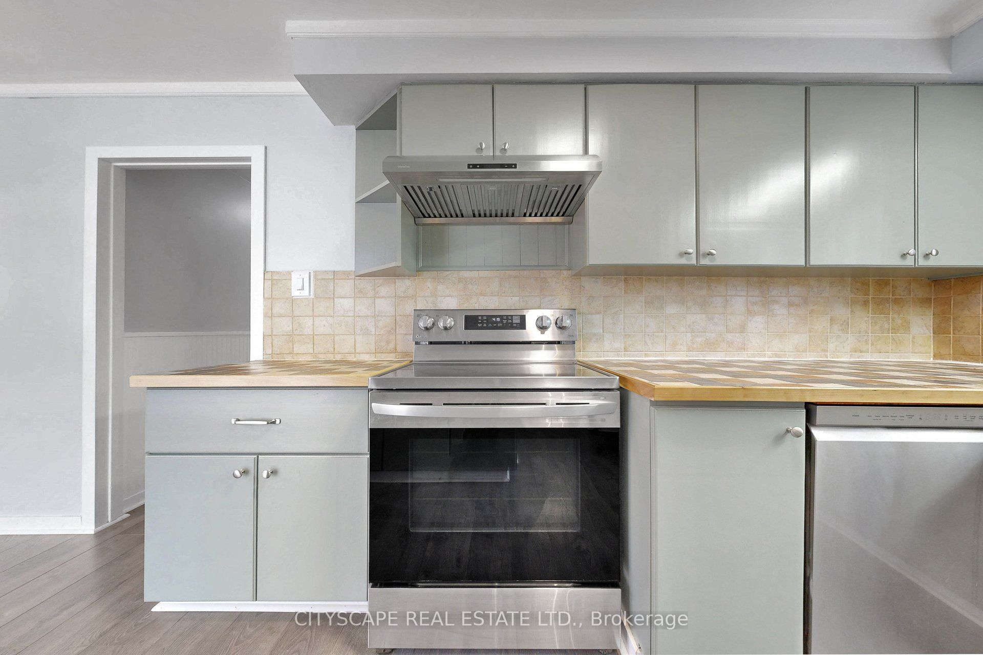 2049 Northern Avenue Property Photo 6