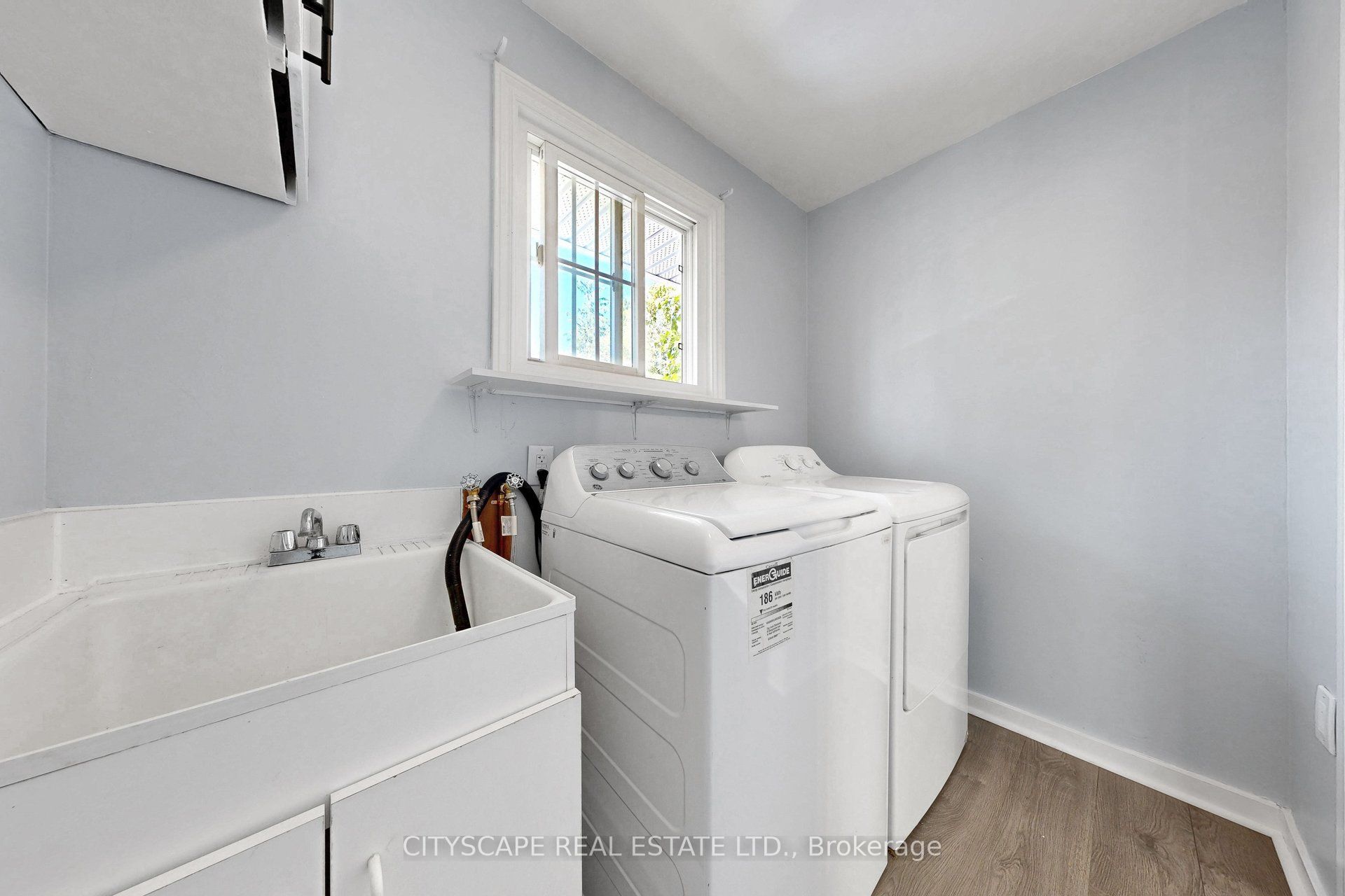 2049 Northern Avenue Property Photo 9