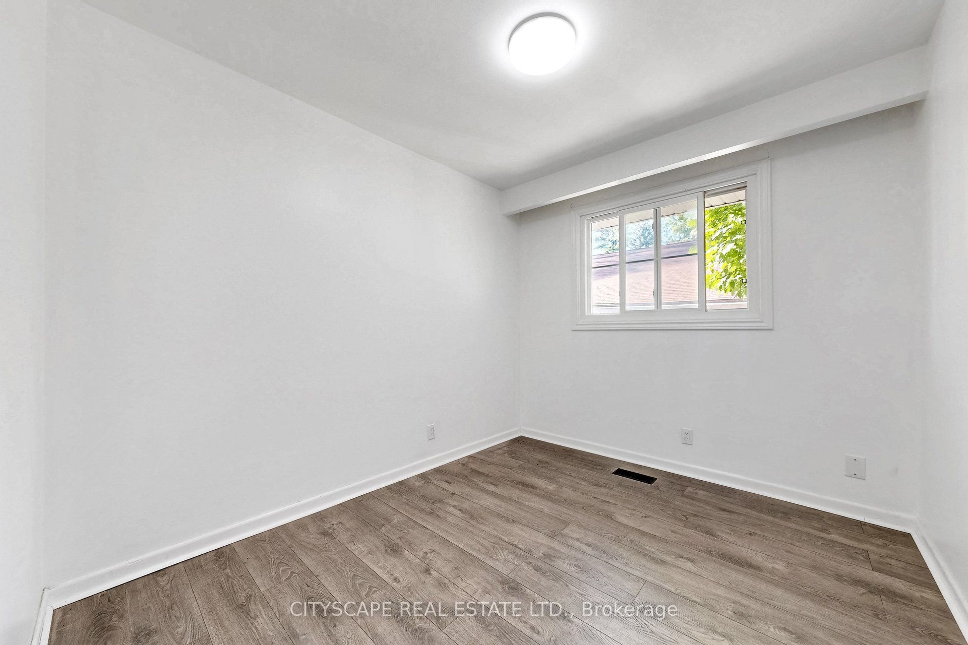 2049 Northern Avenue Property Photo 12