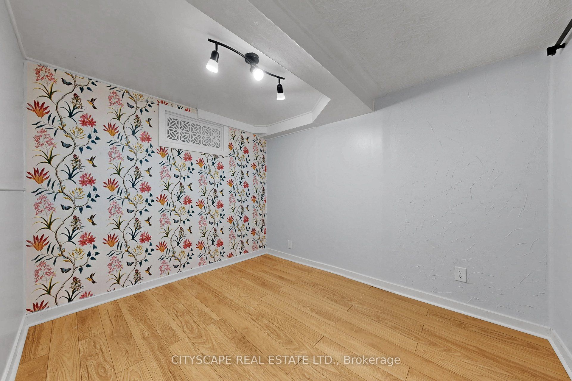 2049 Northern Avenue Property Photo 24