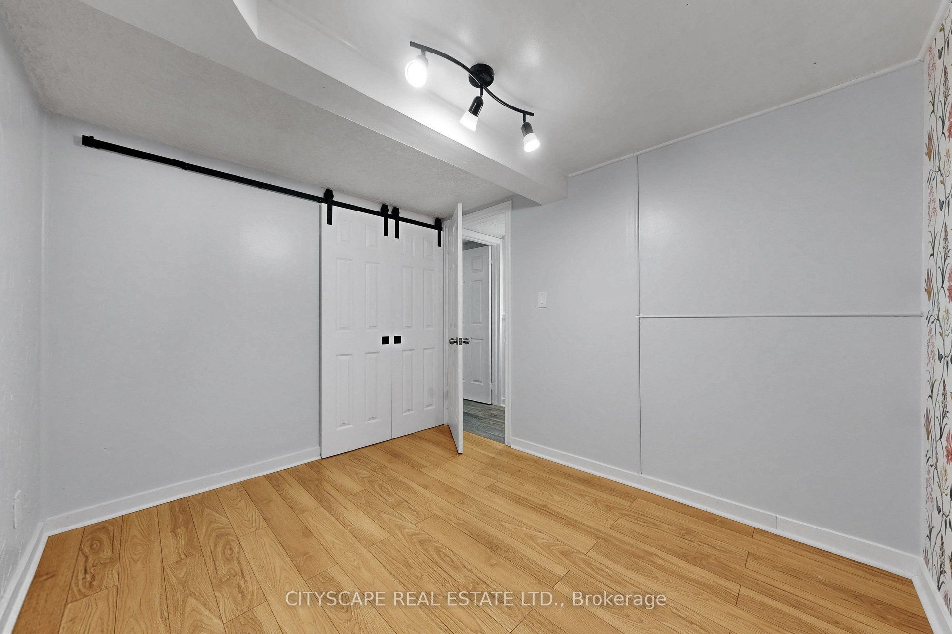 2049 Northern Avenue Property Photo 25