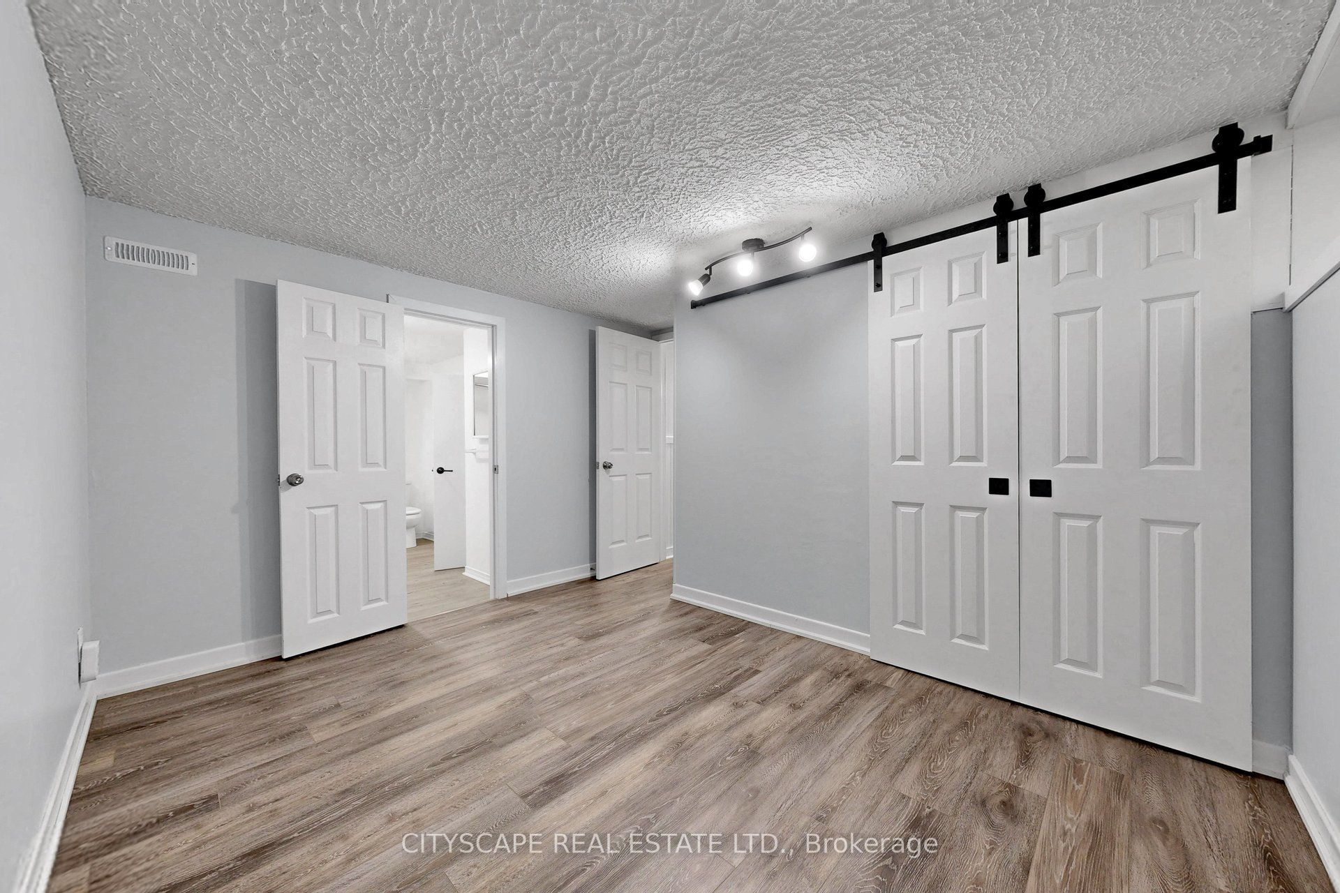 2049 Northern Avenue Property Photo 27
