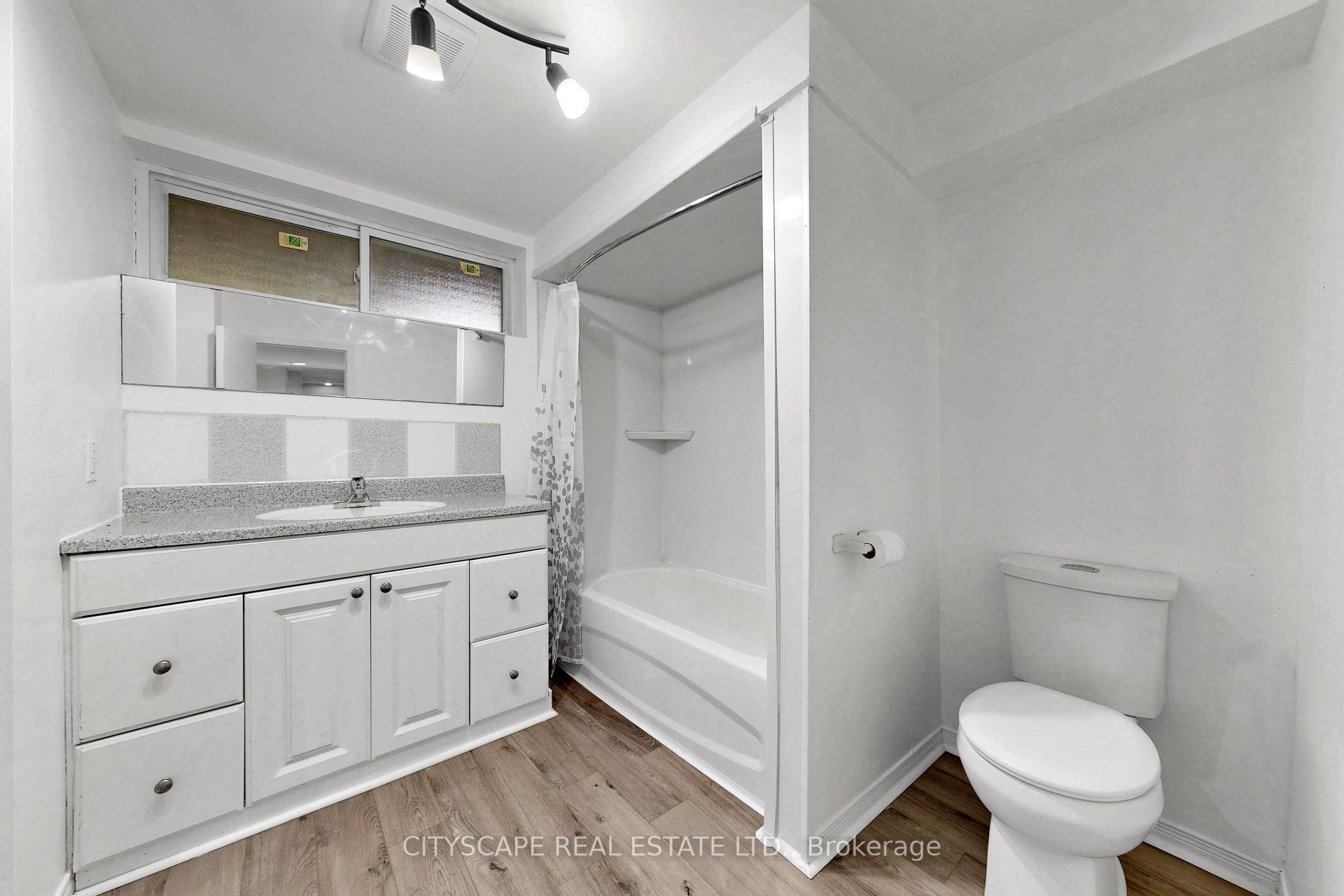 2049 Northern Avenue Property Photo 28