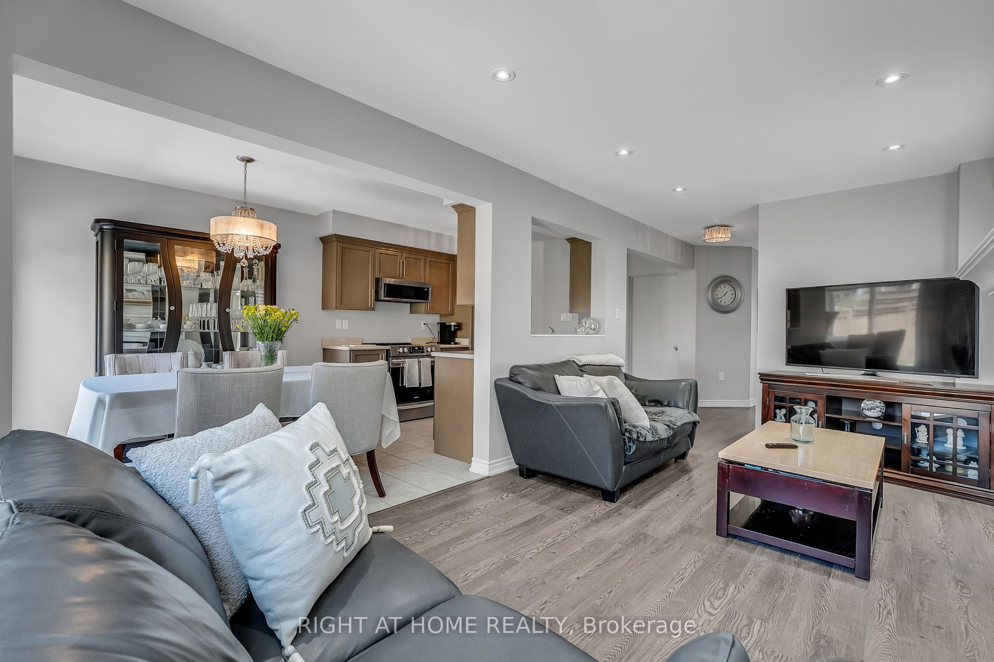 352 Miller Park Avenue Property Photo 12
