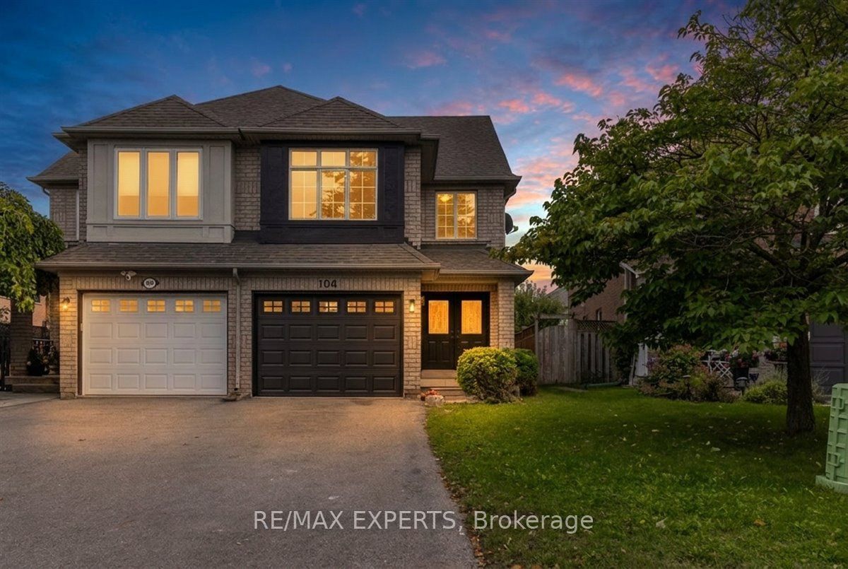 104 Echo Ridge Crescent Property Photo 1